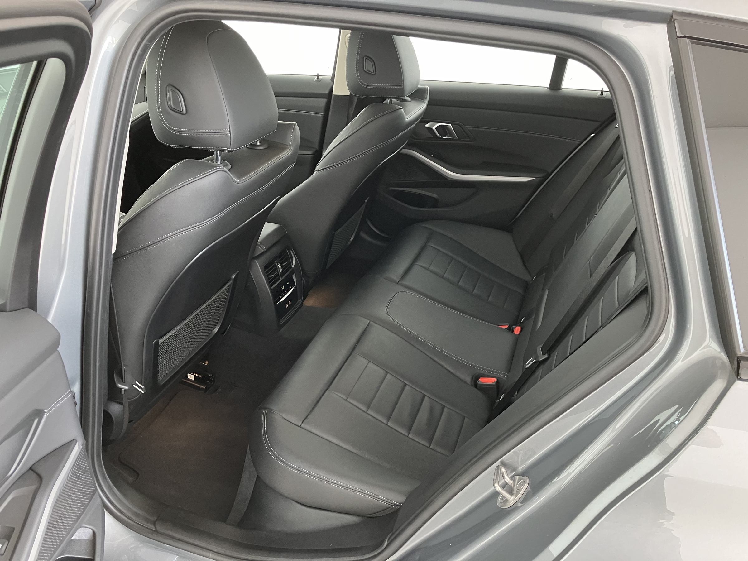 BMW 316d 48 V Touring Aut. | Bild 13 von 31