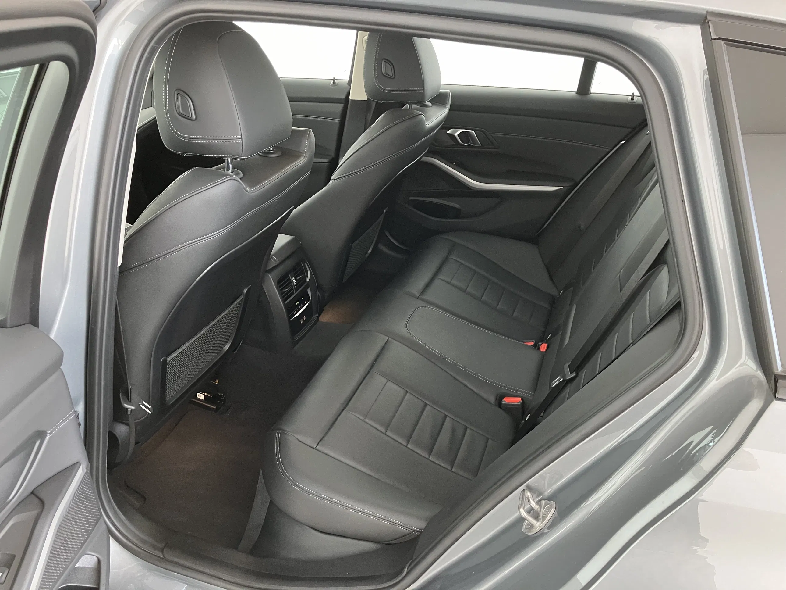 BMW 316d 48 V Touring Aut. | Bild 13 von 31