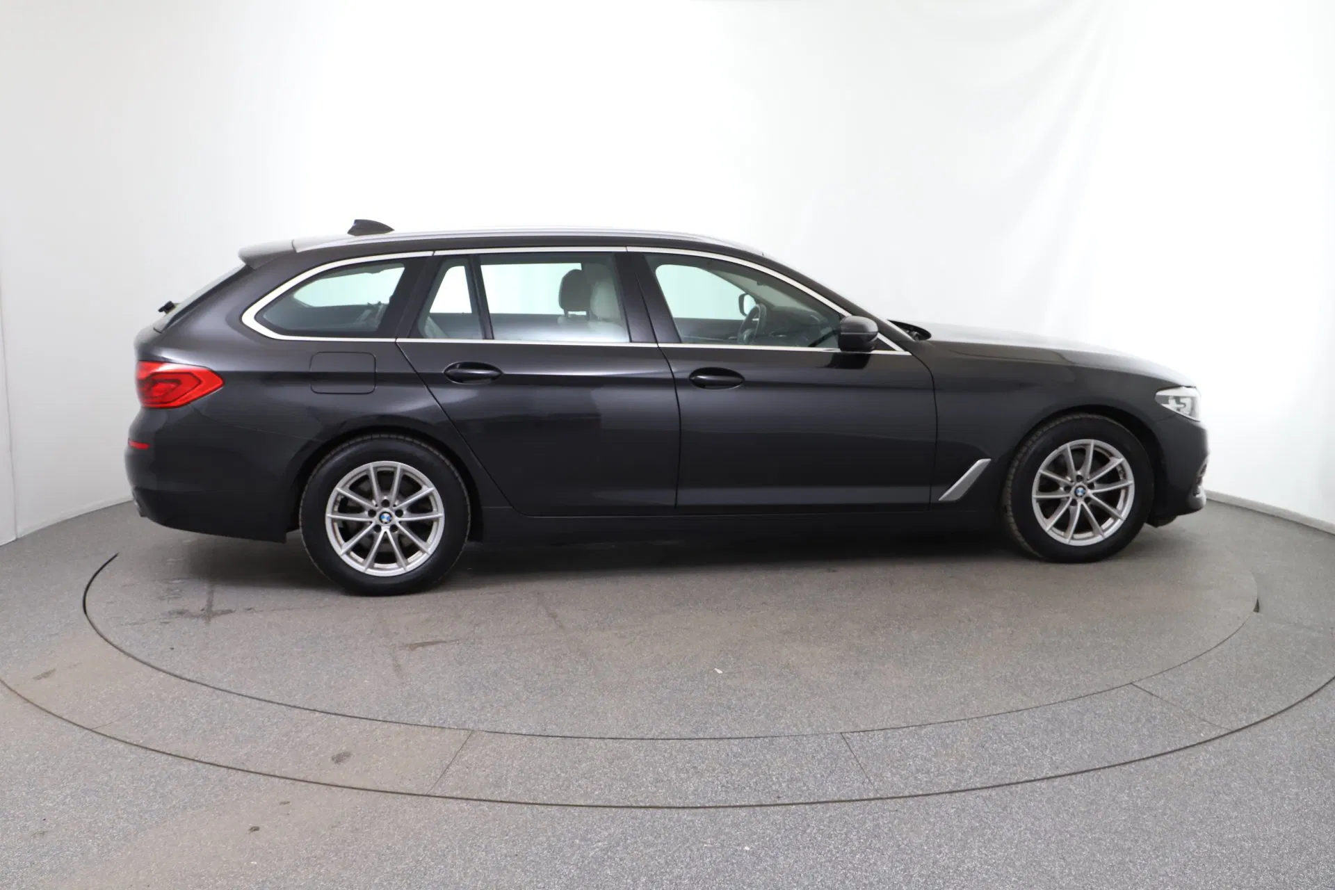 BMW 518d Touring Aut. | Bild 7 von 31