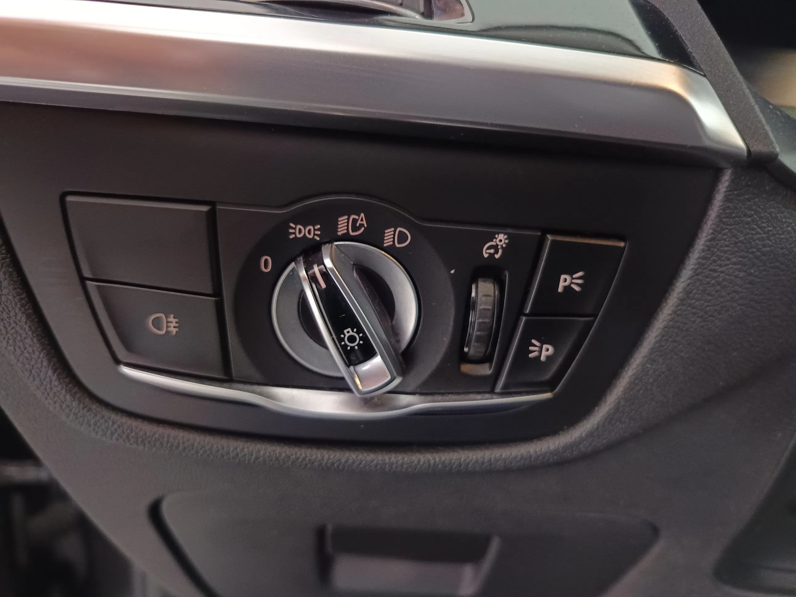 BMW X3 xDrive 30e Advantage | Bild 12 von 28