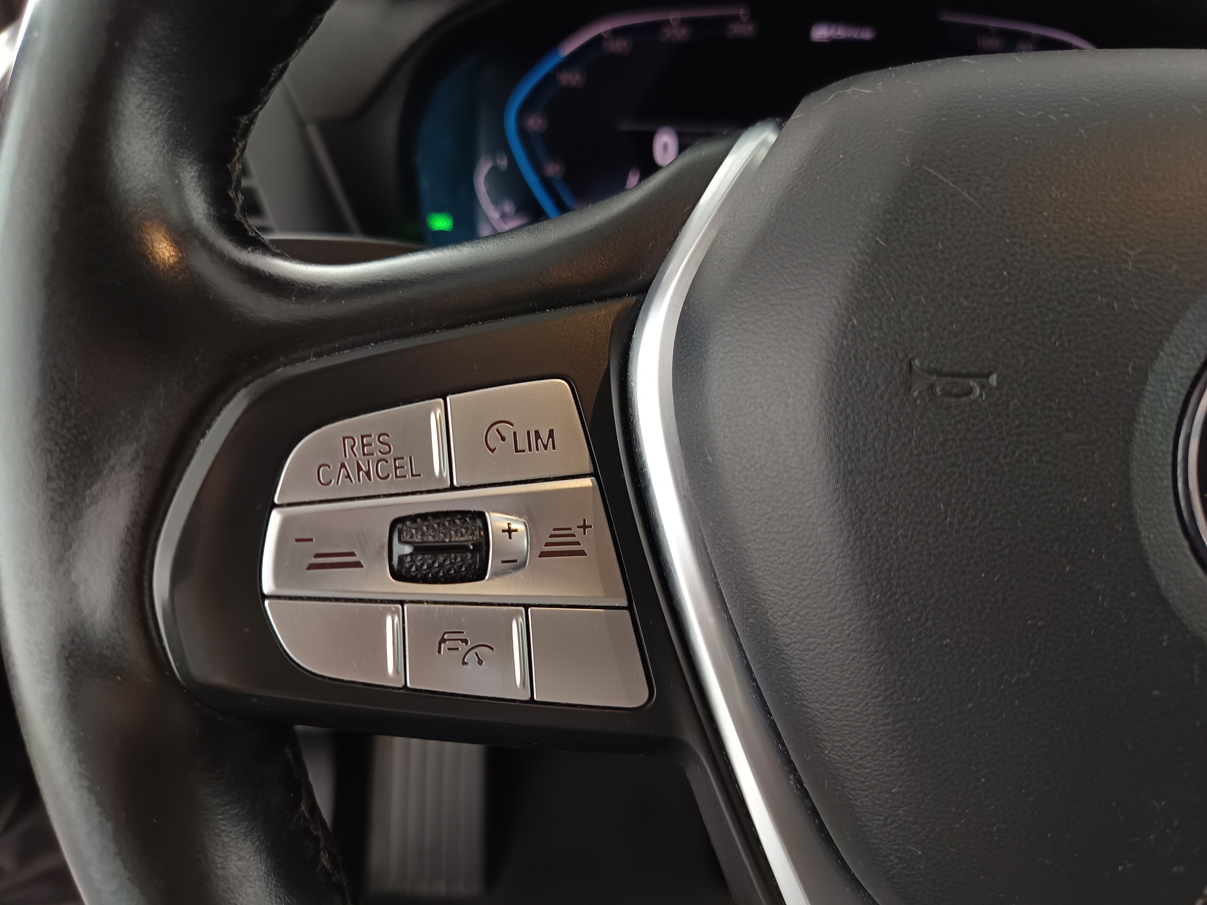 BMW X3 xDrive 30e Advantage | Bild 16 von 28