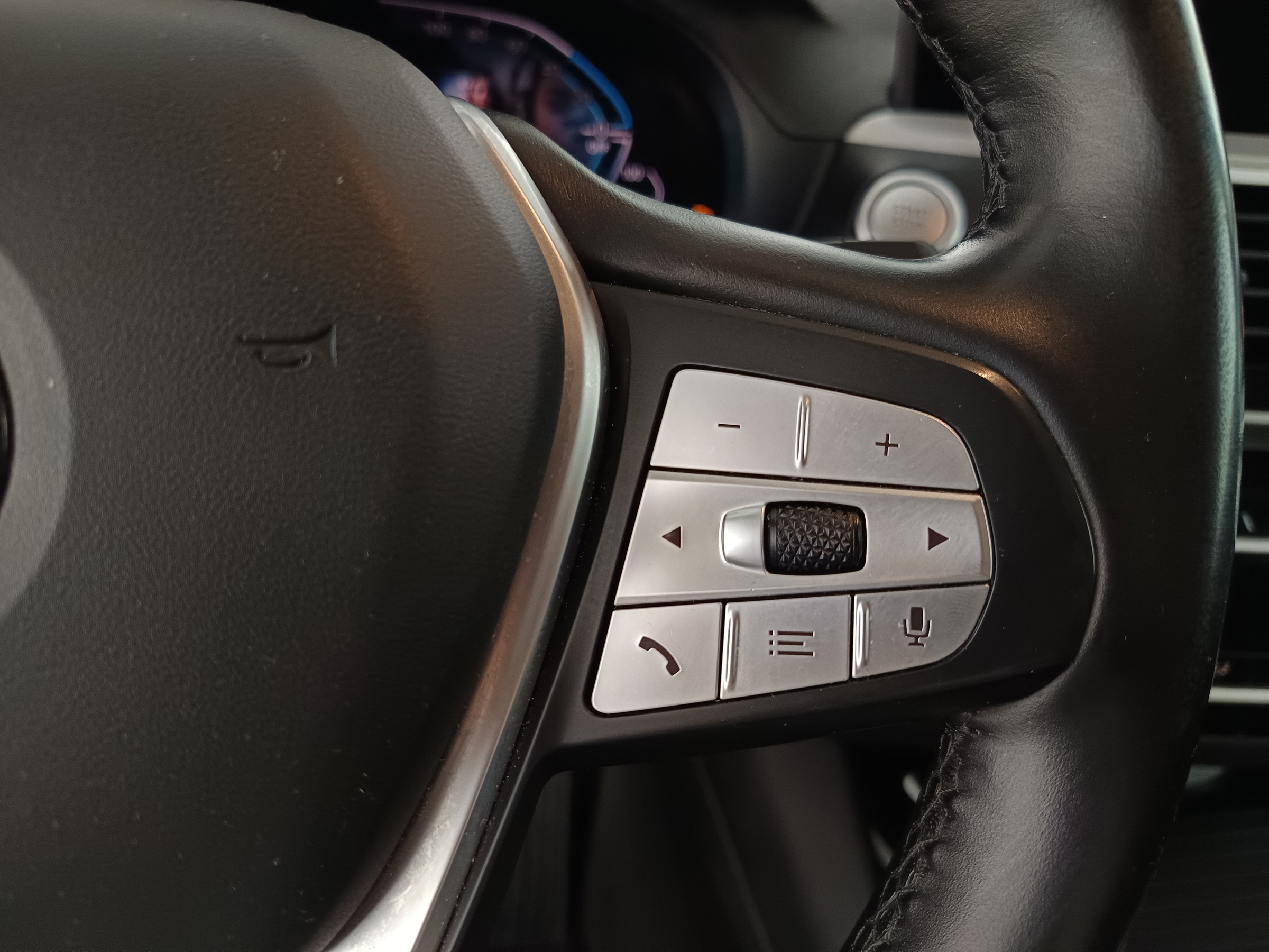 BMW X3 xDrive 30e Advantage | Bild 17 von 28