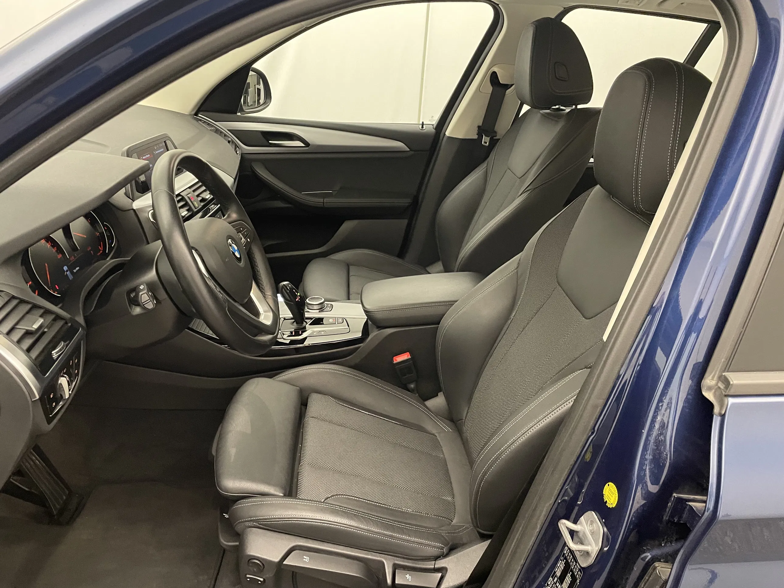 BMW X3 xDrive 25d Advantage Aut. | Bild 2 von 30