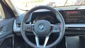 BMW iX1 xDrive 30 | Thumbnail 9 von 23