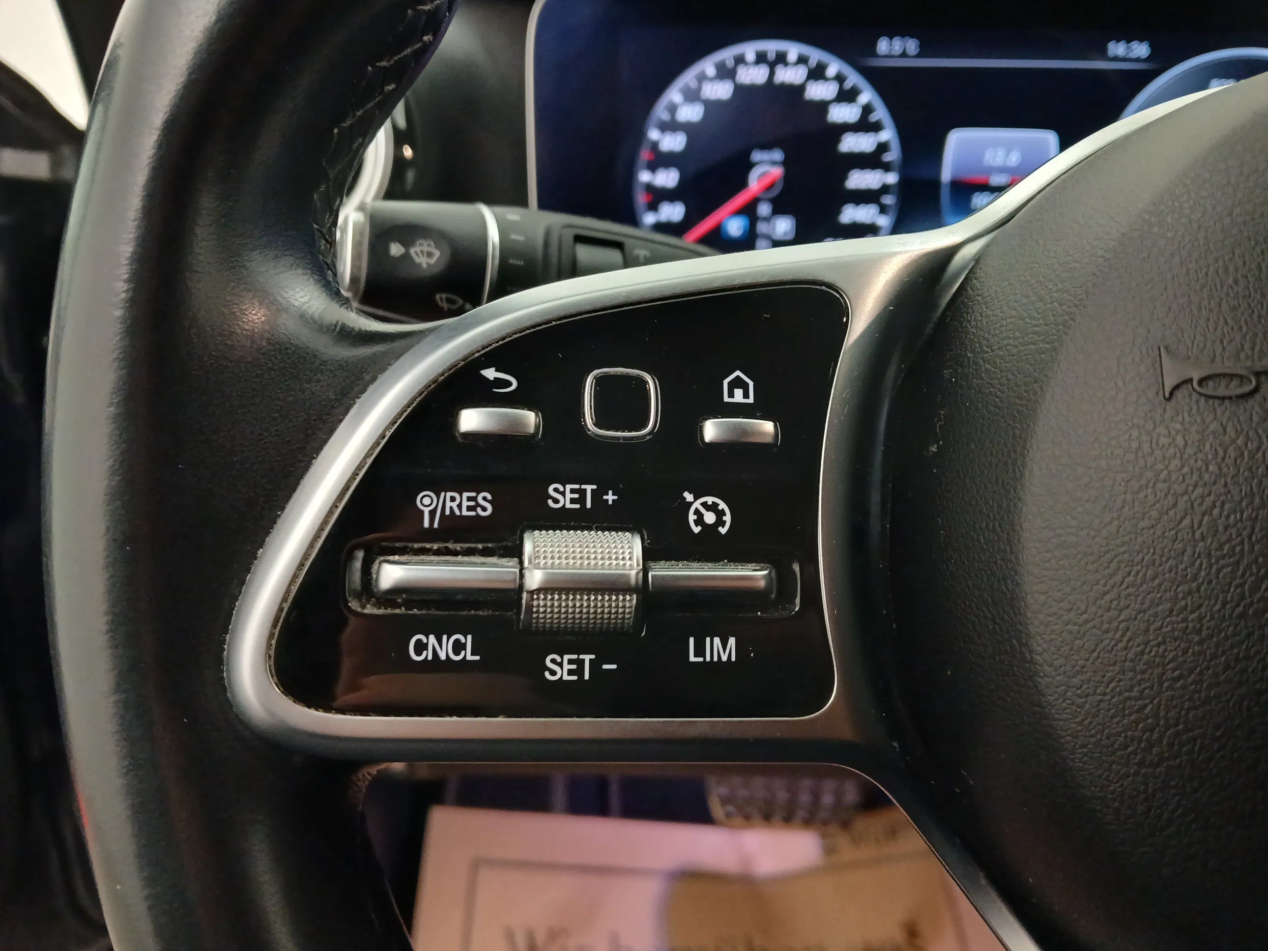 Mercedes-Benz E 200 d Avantgarde | Bild 17 von 30