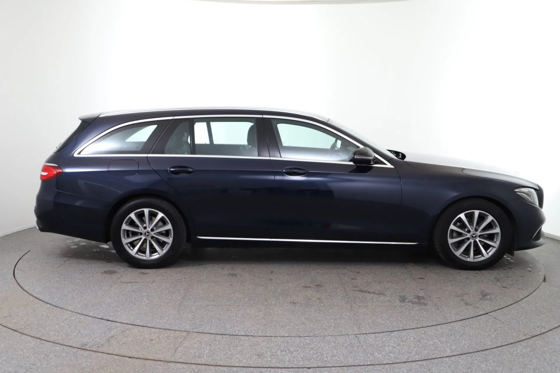 Mercedes-Benz E 200 d Avantgarde | Bild 4 von 30