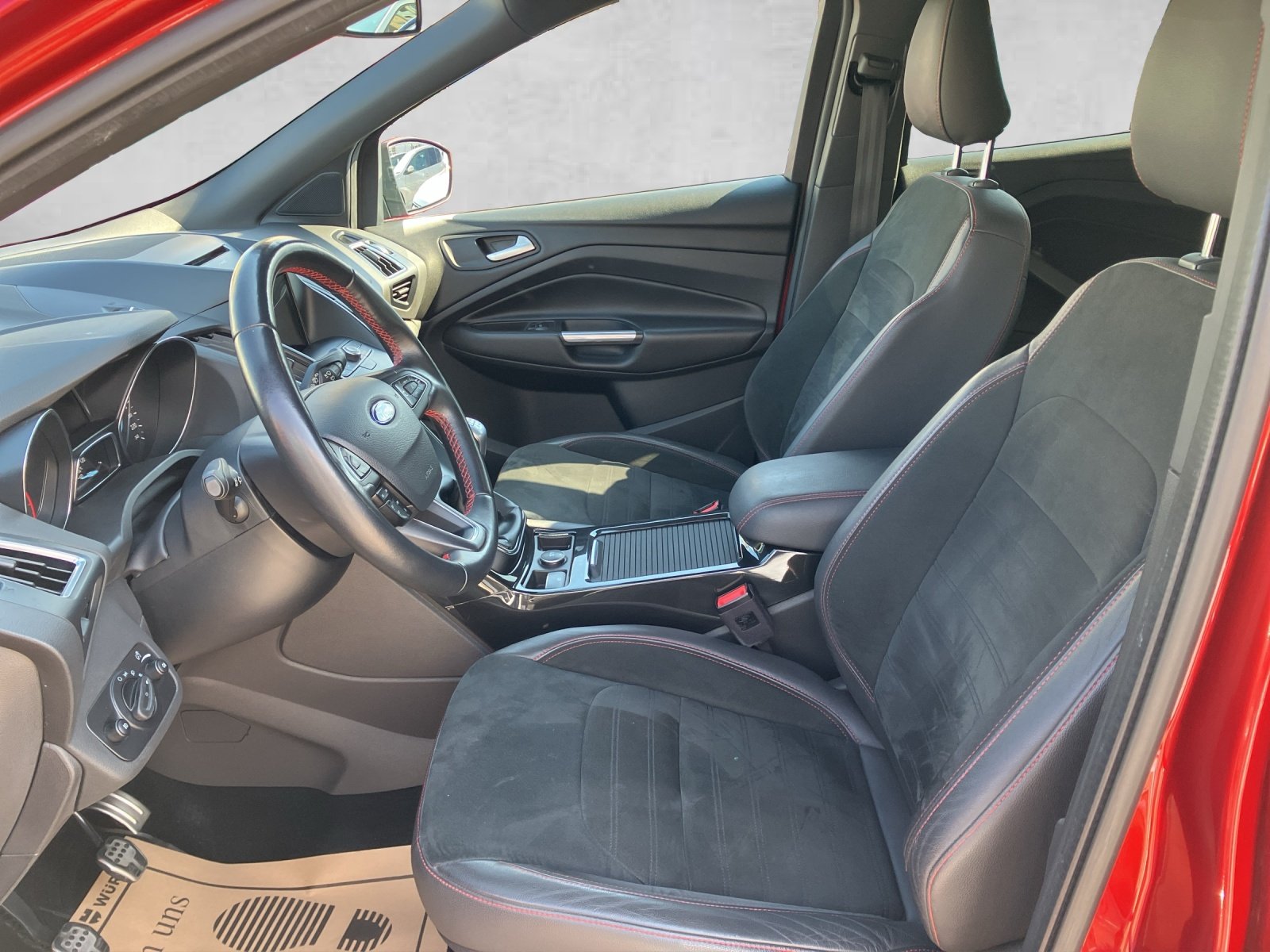 Ford Kuga 1.5 TDCi ST-Line | Bild 12 von 20