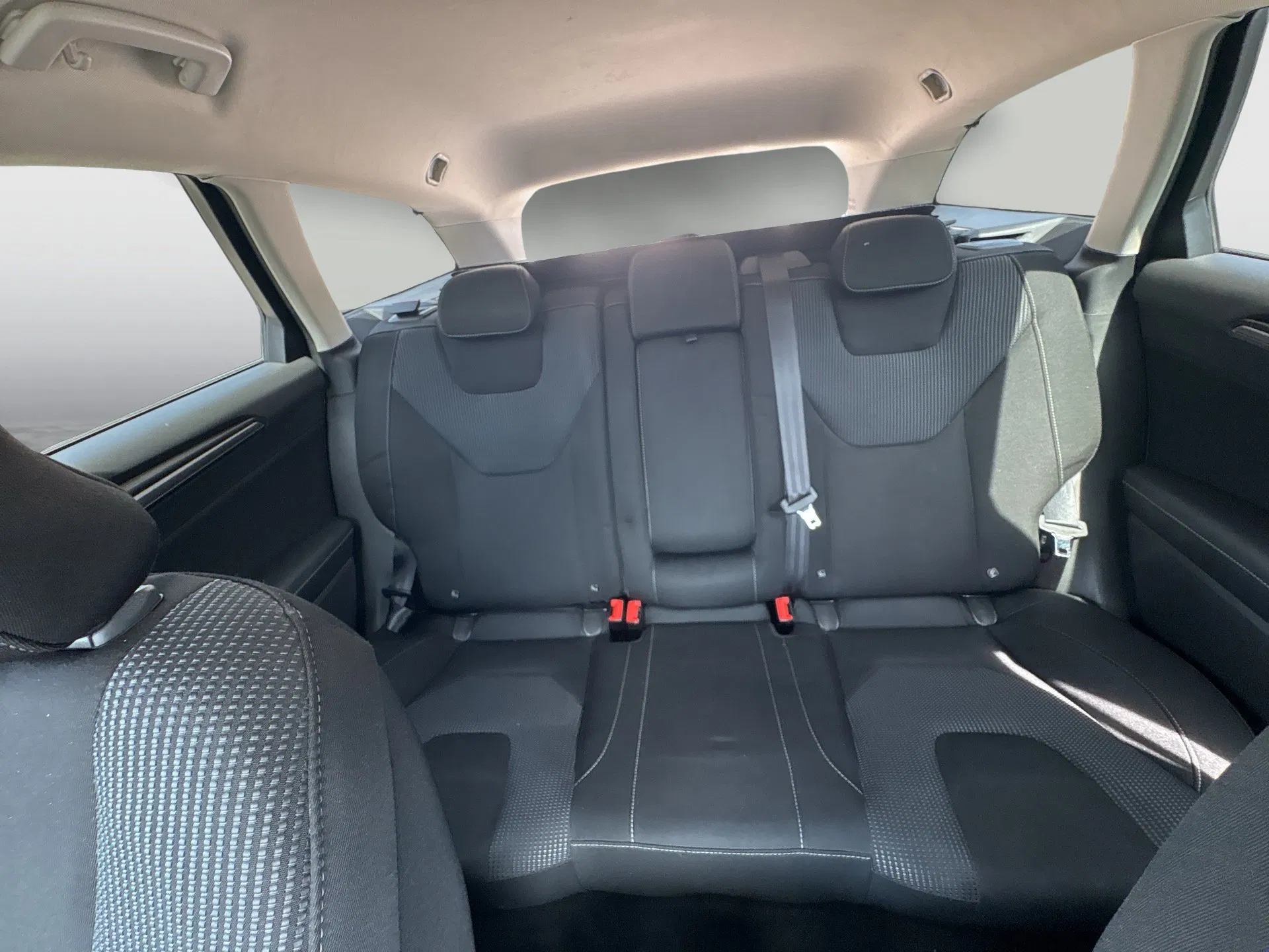 Ford Mondeo Traveller 2.0 EcoBlue TEMP) Titanium | Bild 17 von 21