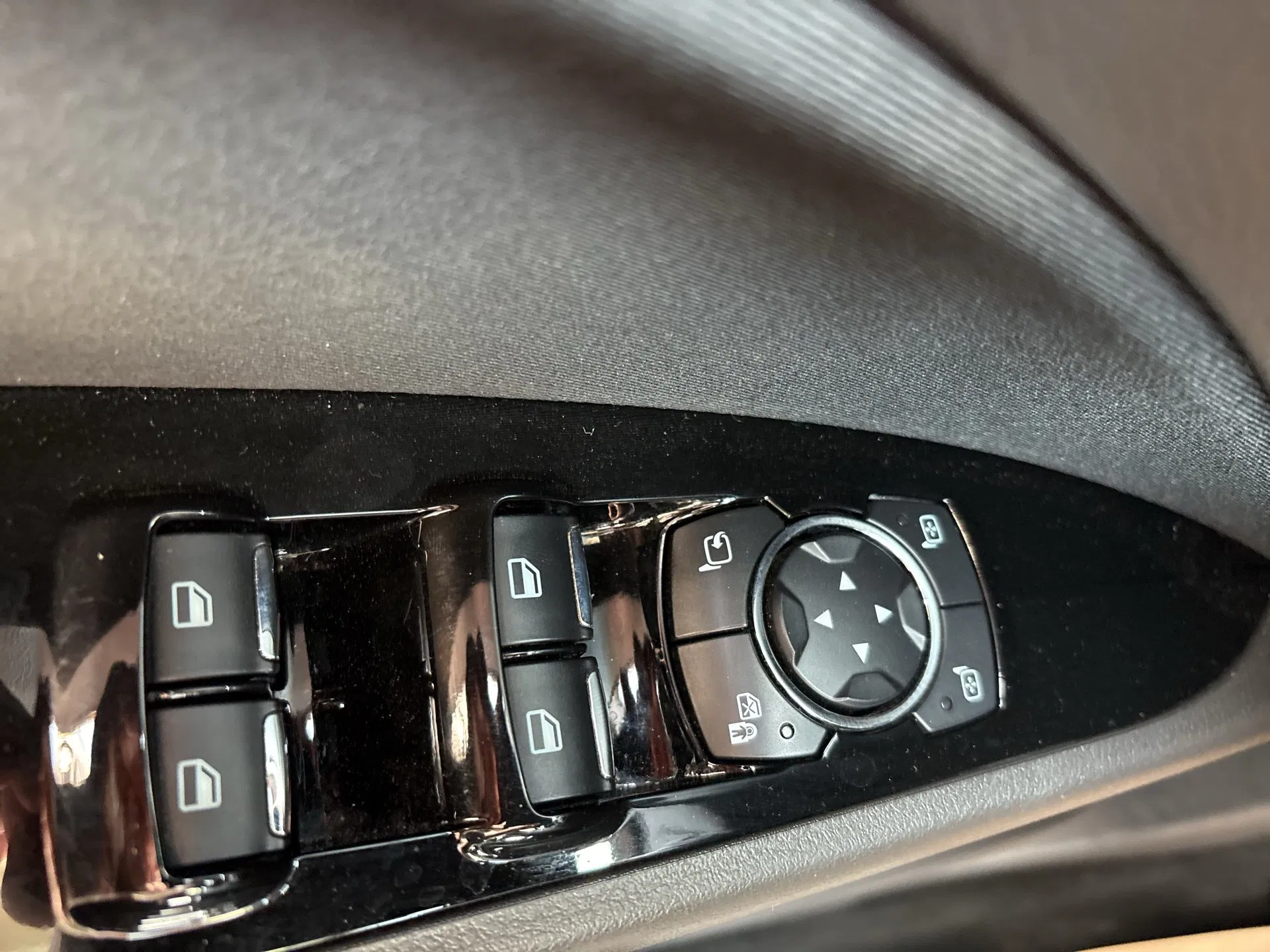 Ford Mondeo Traveller 2.0 EcoBlue TEMP) Titanium | Bild 7 von 21