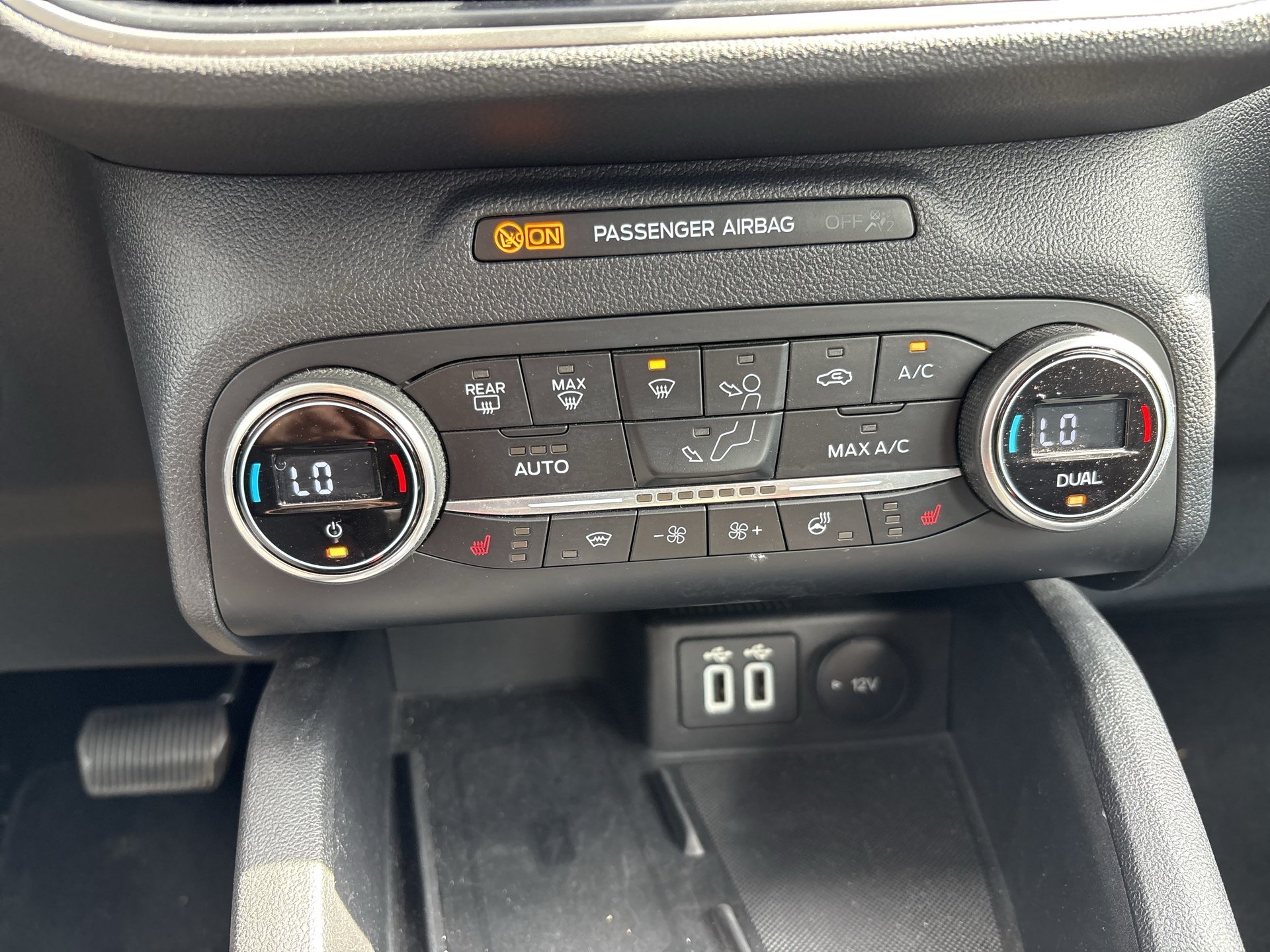 Ford Kuga 2.0 EcoBLue Cool & Connect | Bild 17 von 23