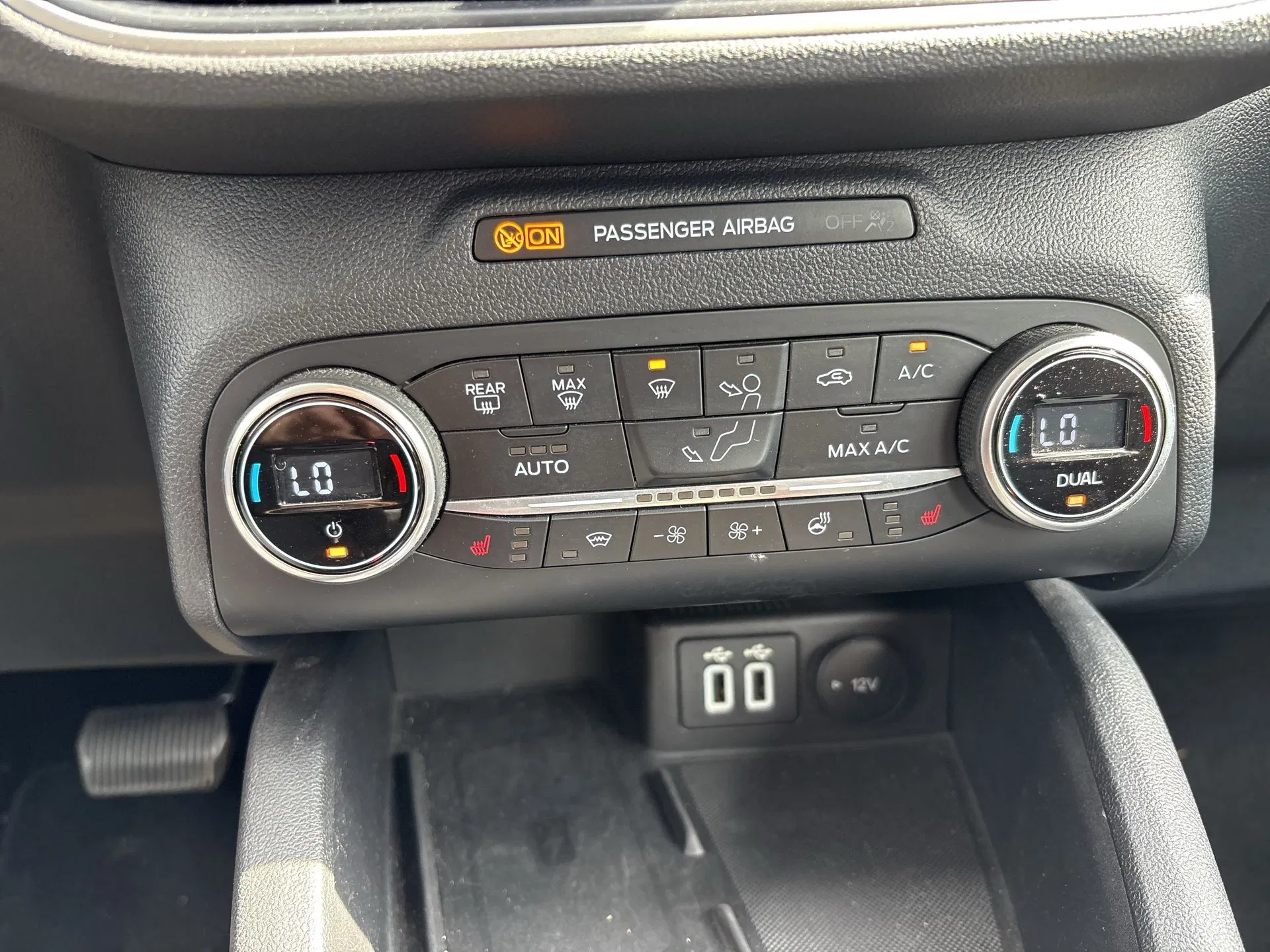 Ford Kuga 2.0 EcoBLue Cool & Connect | Bild 17 von 23