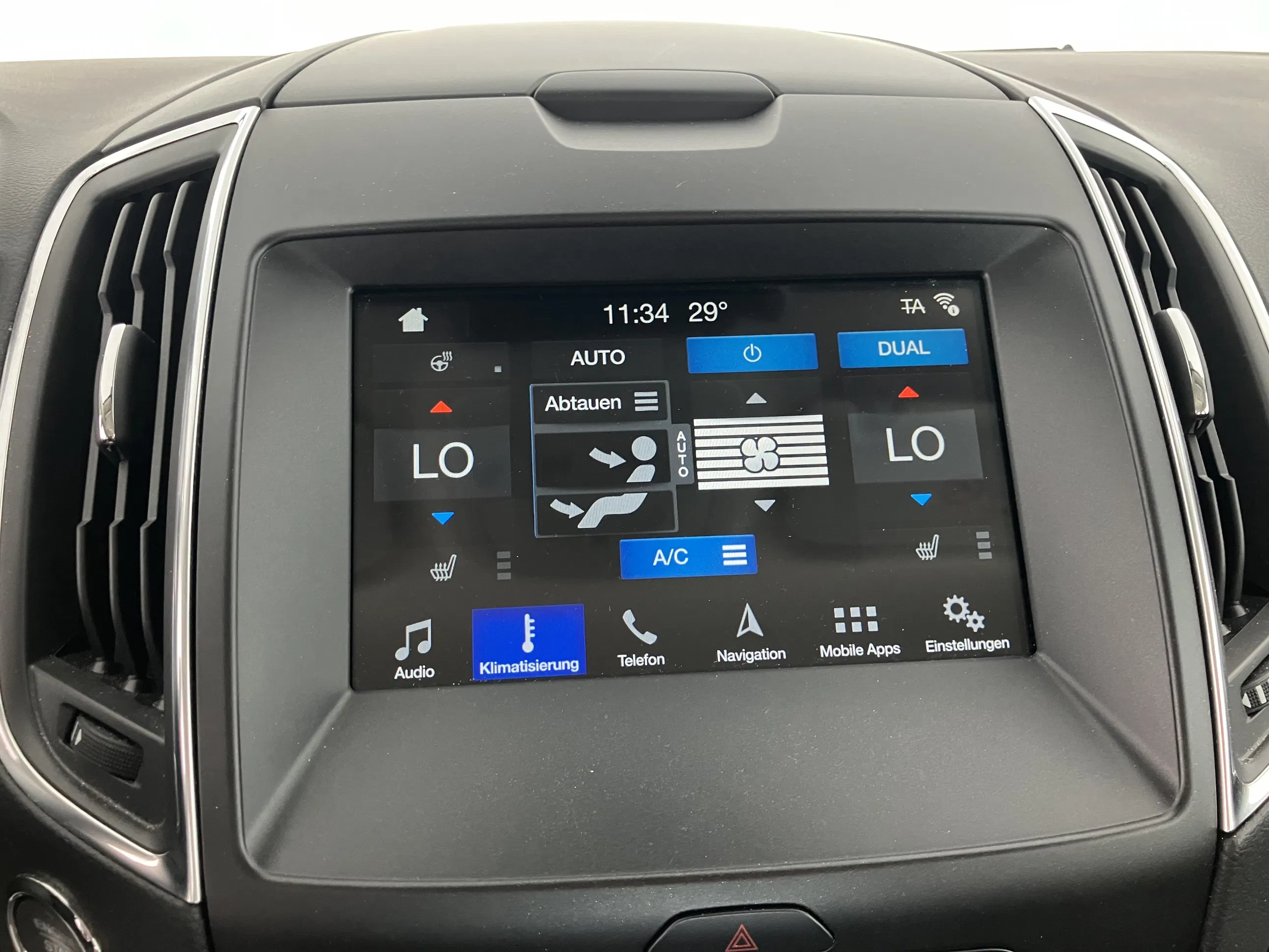 Ford S-MAX Titanium 2.0 EcoBlue SCR Aut. | Bild 12 von 31