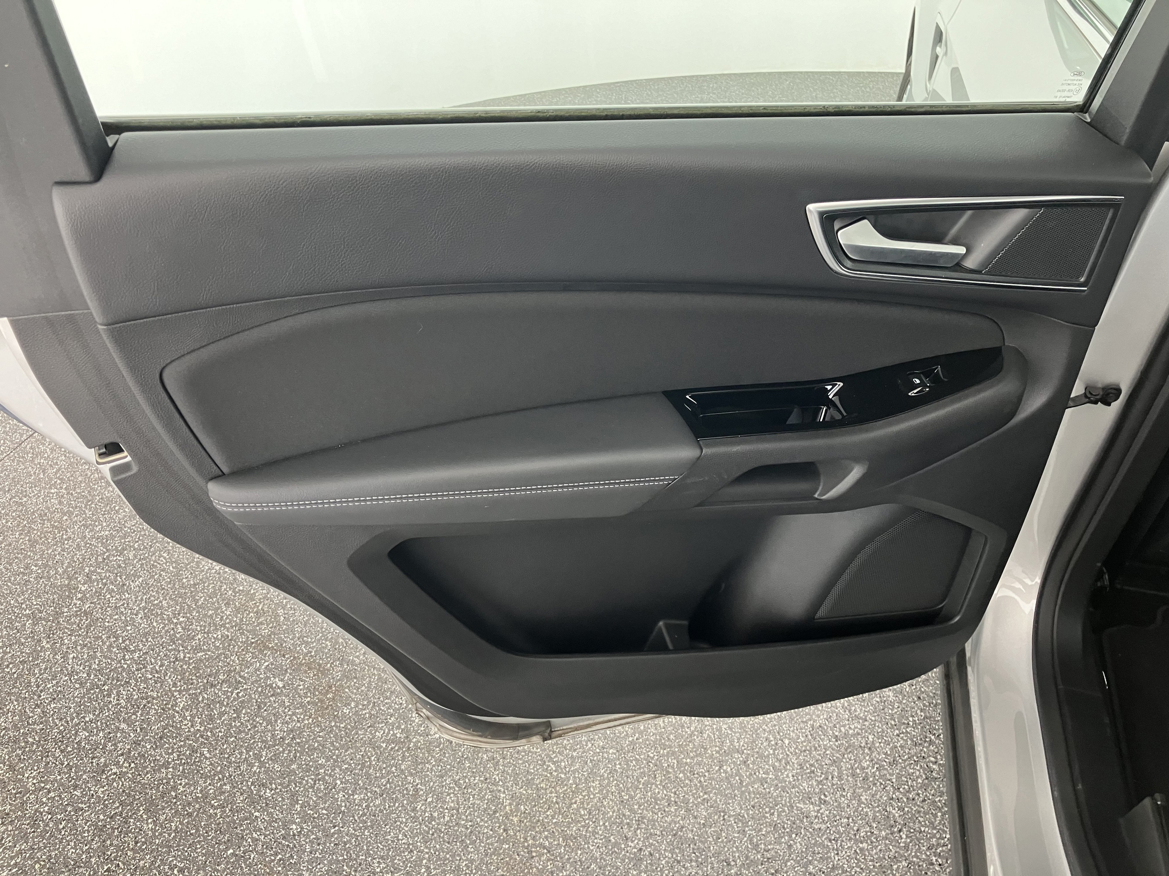 Ford S-MAX Titanium 2.0 EcoBlue SCR Aut. | Bild 20 von 31