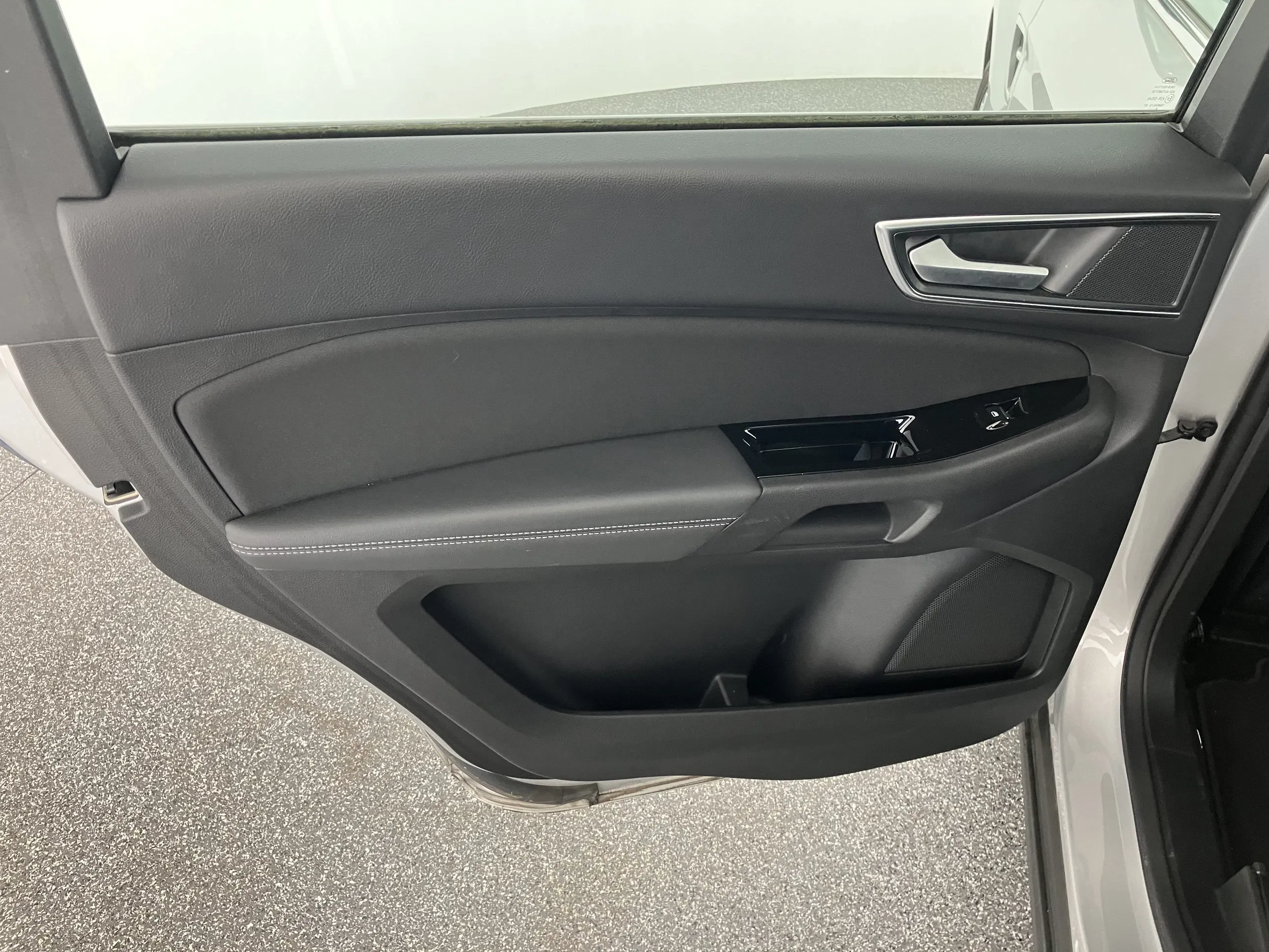 Ford S-MAX Titanium 2.0 EcoBlue SCR Aut. | Bild 20 von 31