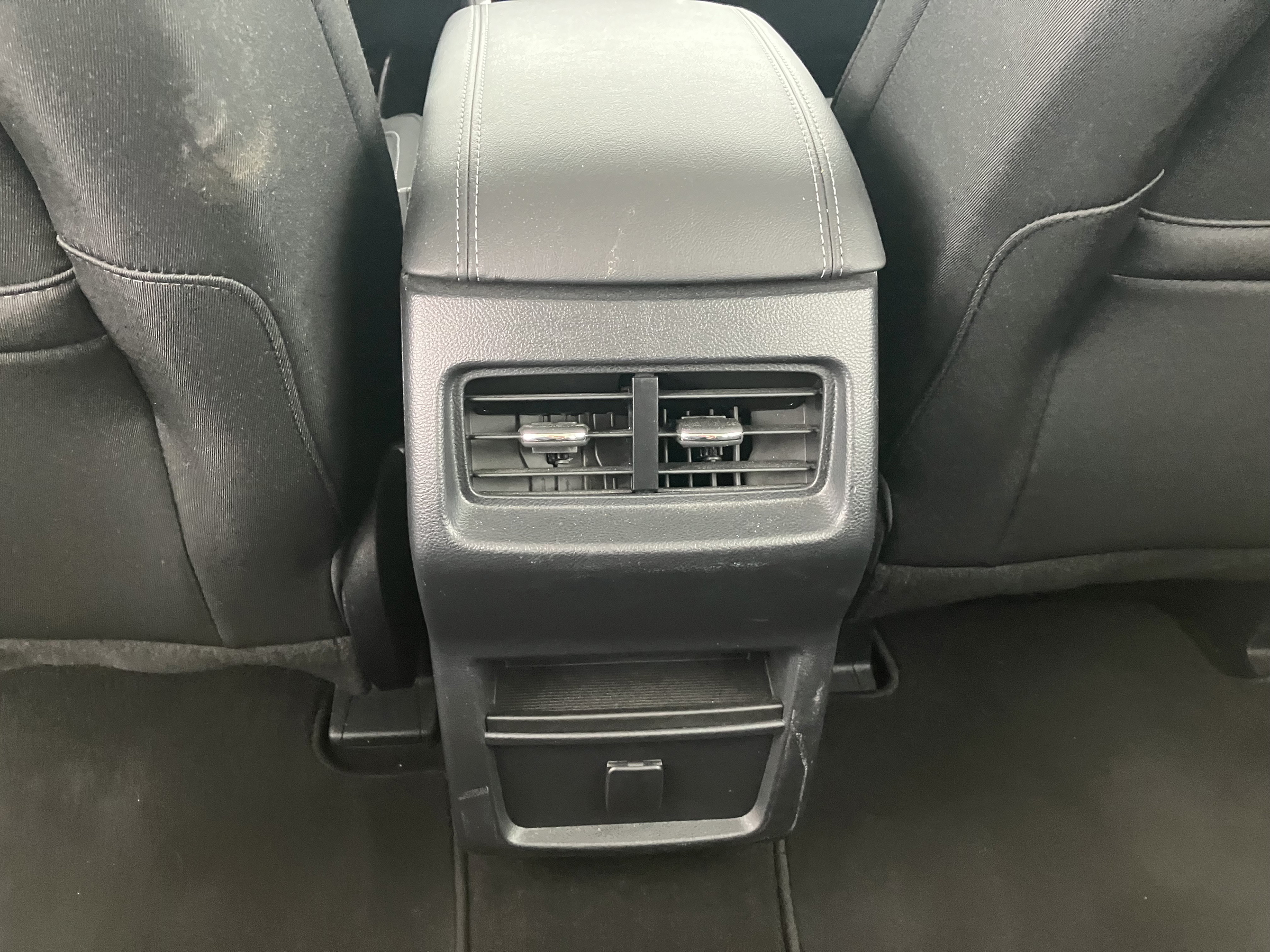 Ford S-MAX Titanium 2.0 EcoBlue SCR Aut. | Bild 21 von 31