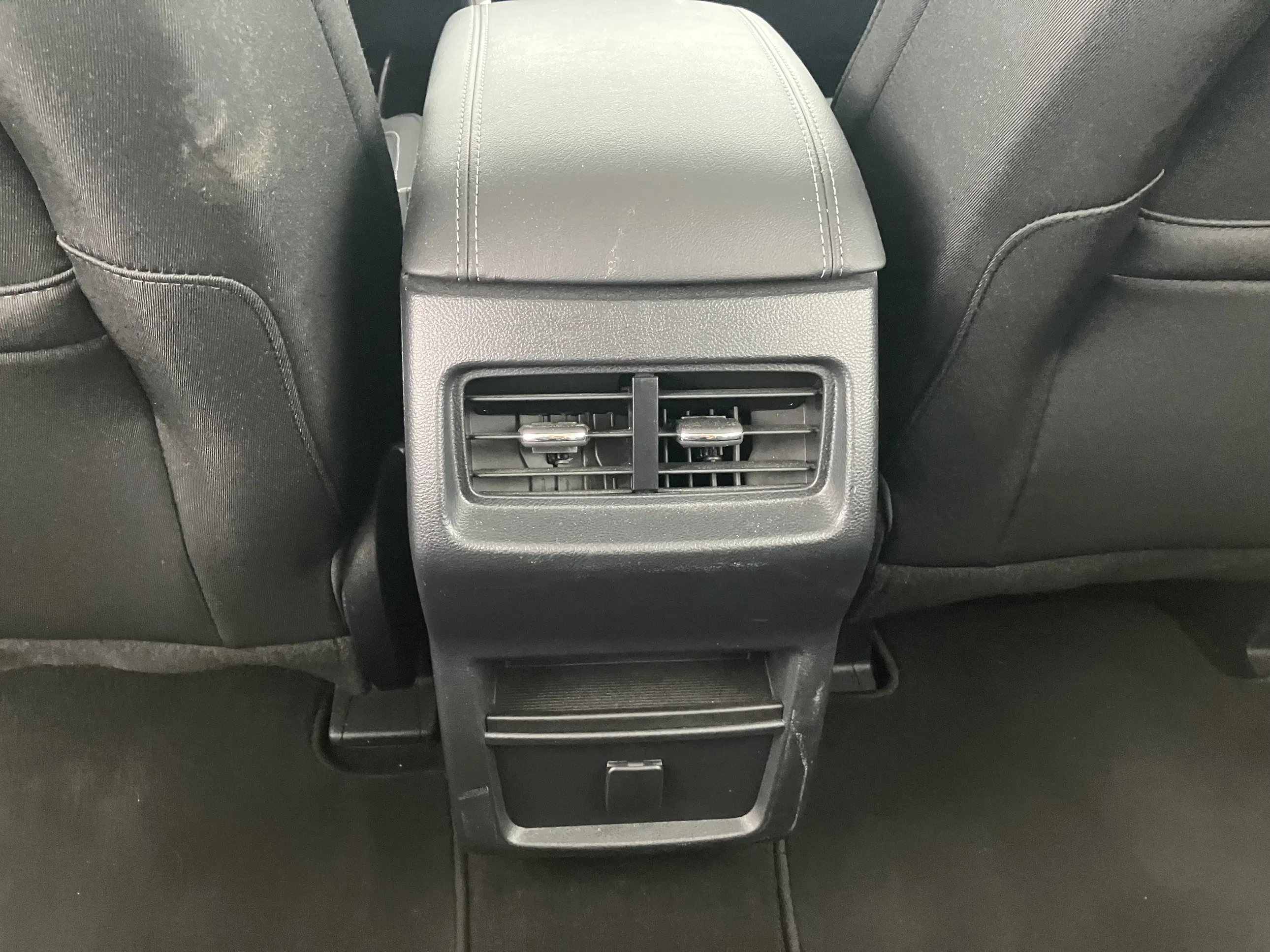 Ford S-MAX Titanium 2.0 EcoBlue SCR Aut. | Bild 21 von 31