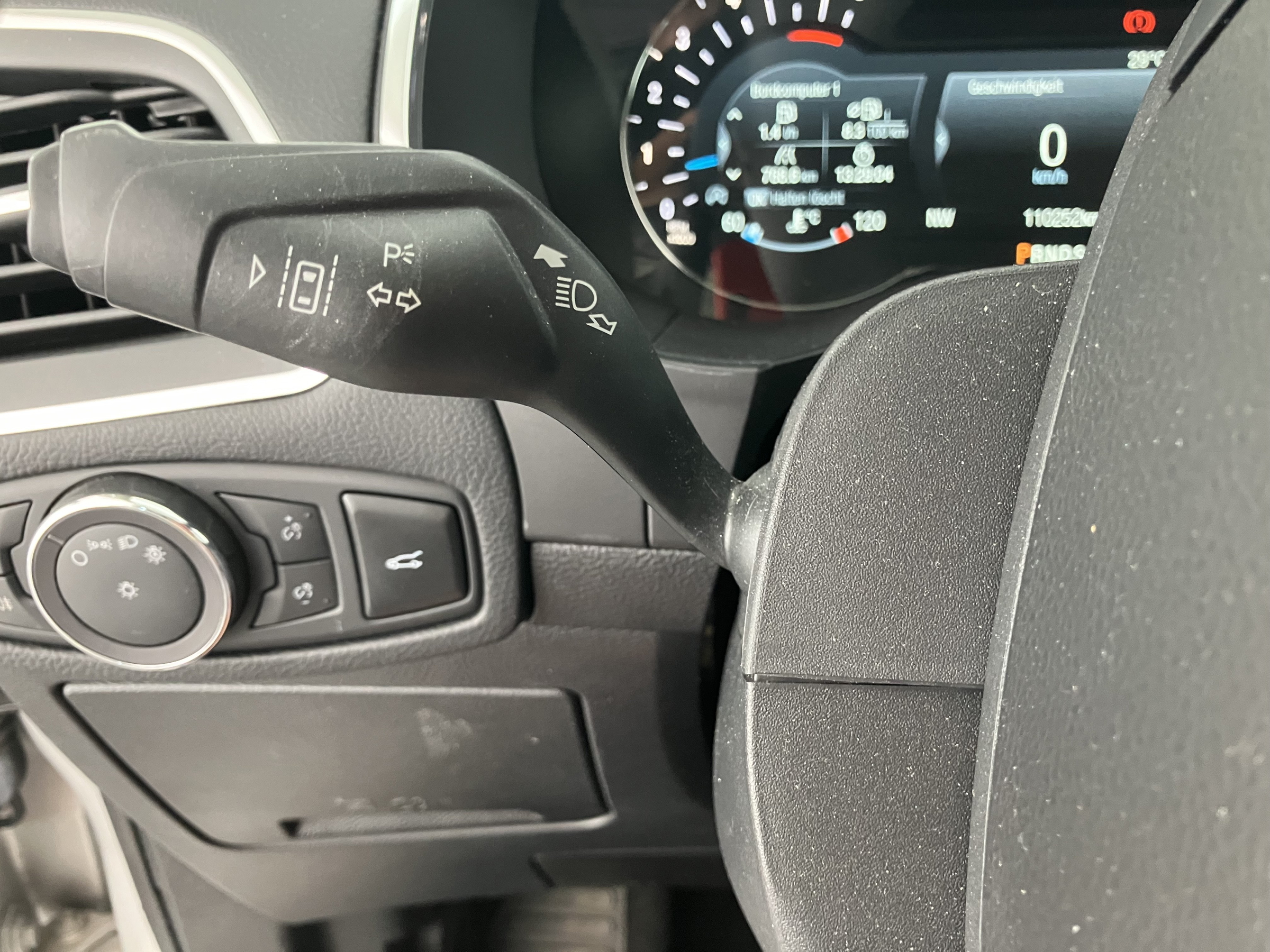 Ford S-MAX Titanium 2.0 EcoBlue SCR Aut. | Bild 25 von 31