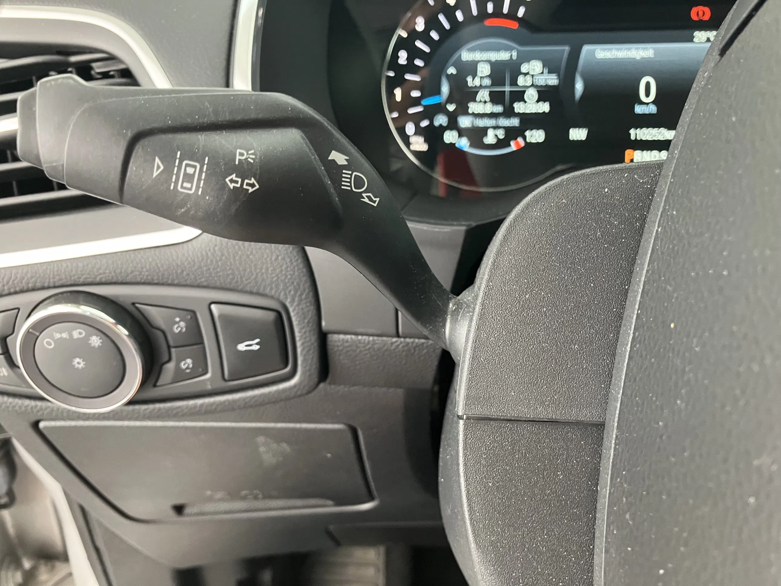 Ford S-MAX Titanium 2.0 EcoBlue SCR Aut. | Bild 25 von 31