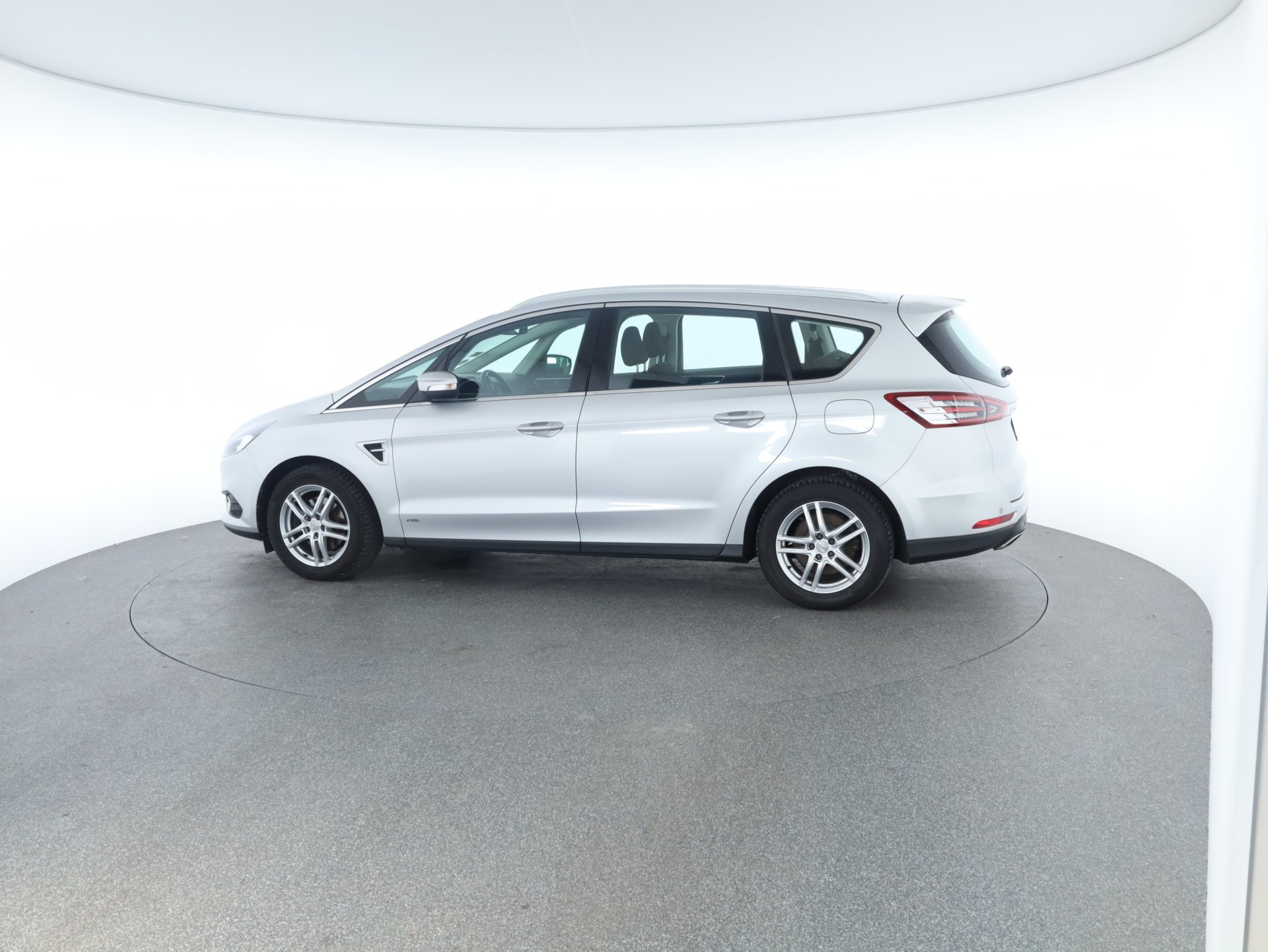 Ford S-MAX Titanium 2.0 EcoBlue SCR Aut. | Bild 29 von 31