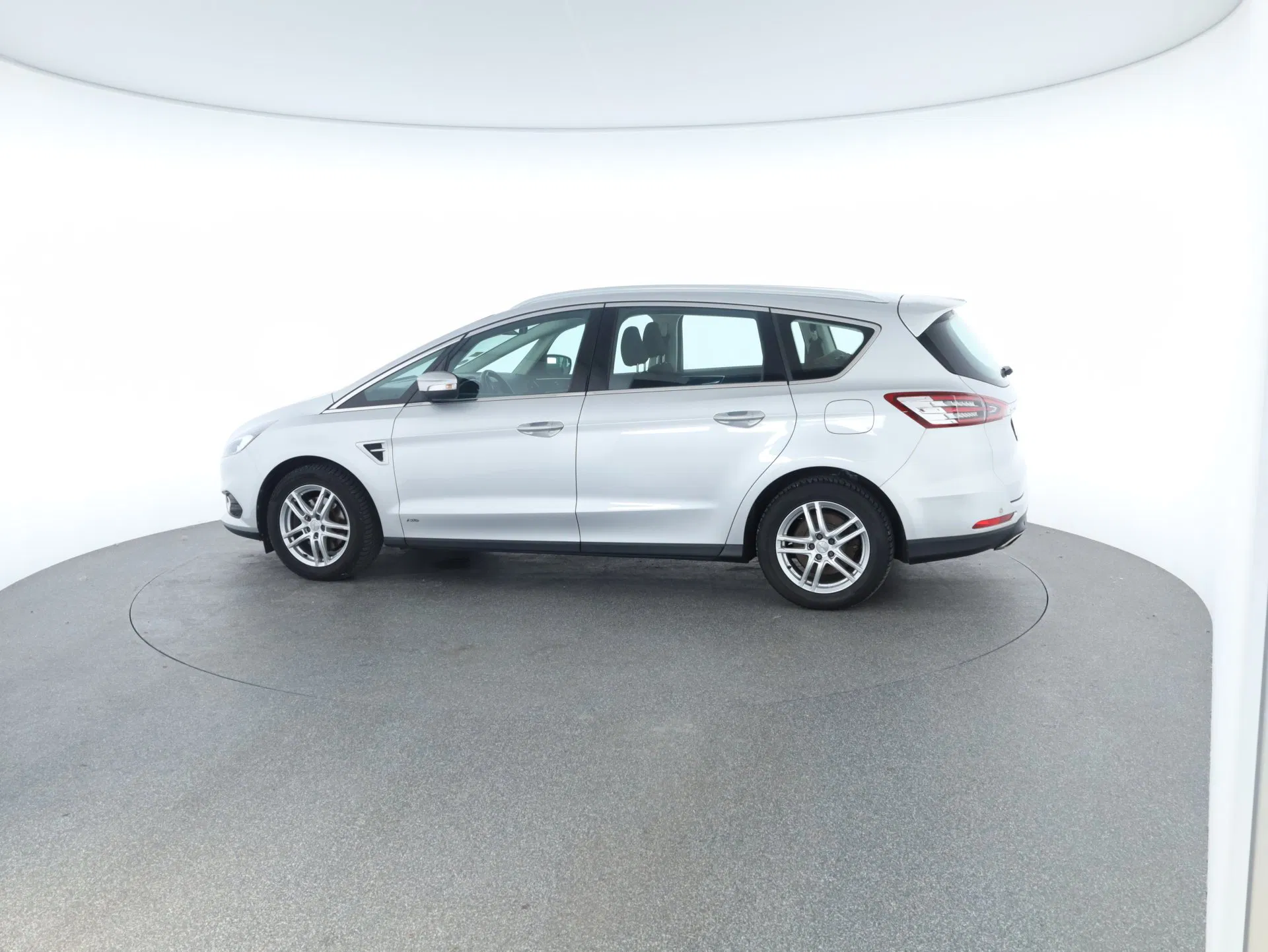 Ford S-MAX Titanium 2.0 EcoBlue SCR Aut. | Bild 29 von 31