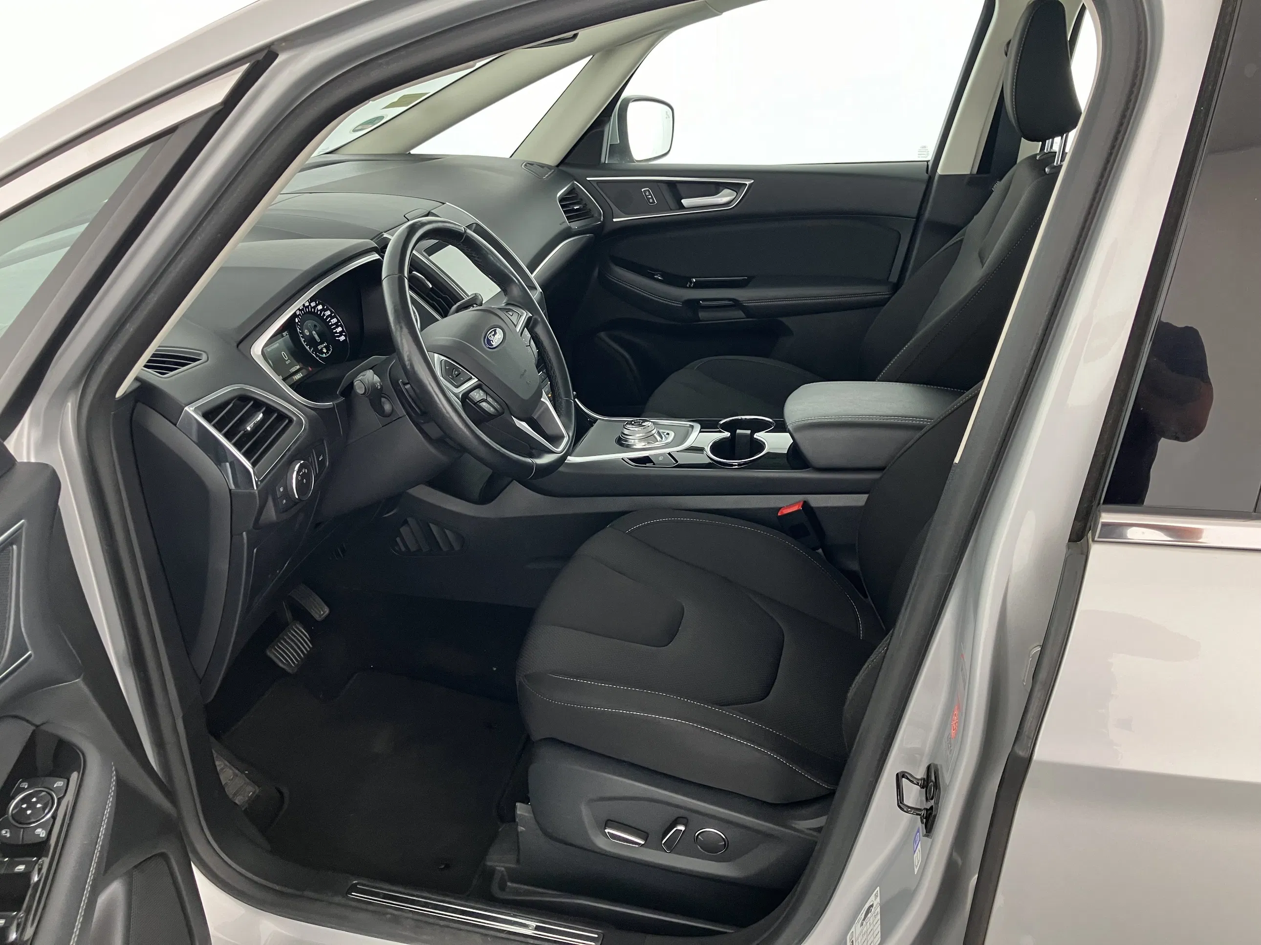 Ford S-MAX Titanium 2.0 EcoBlue SCR Aut. | Bild 6 von 31