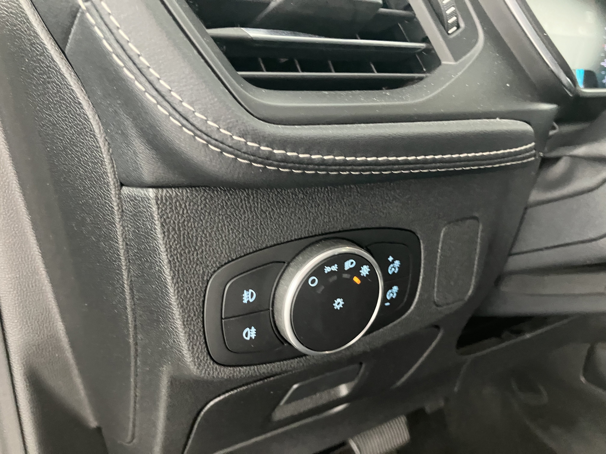 Ford Focus Traveller 1.5 EcoBlue Vignale | Bild 17 von 31