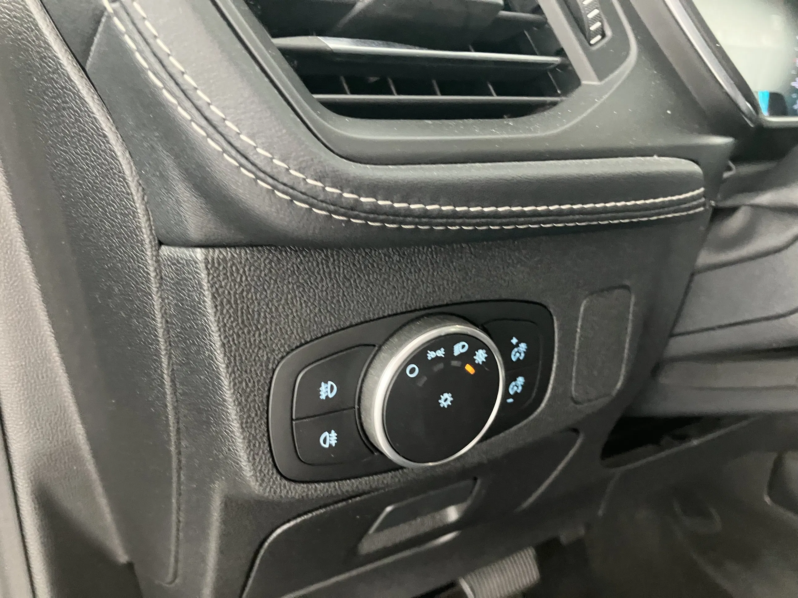 Ford Focus Traveller 1.5 EcoBlue Vignale | Bild 17 von 31