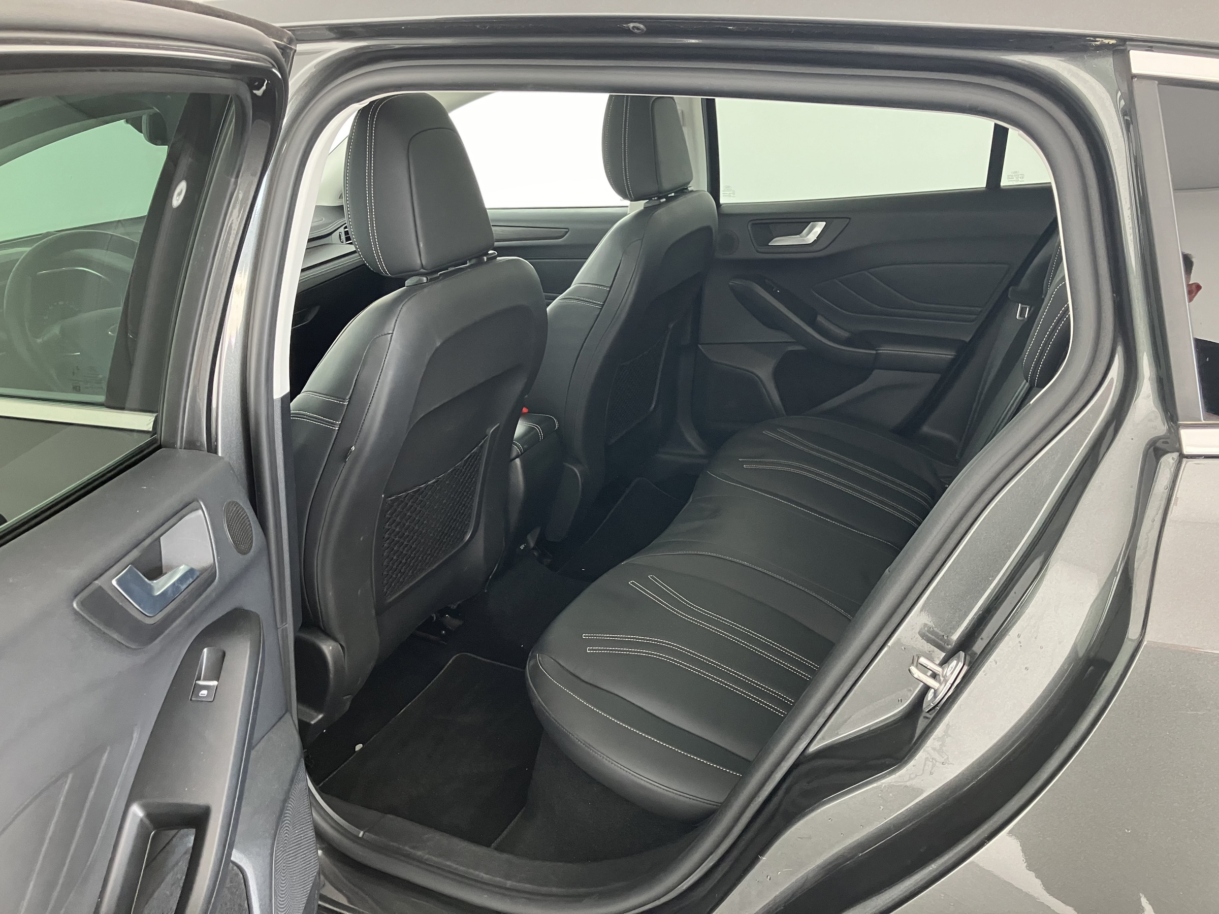 Ford Focus Traveller 1.5 EcoBlue Vignale | Bild 27 von 31