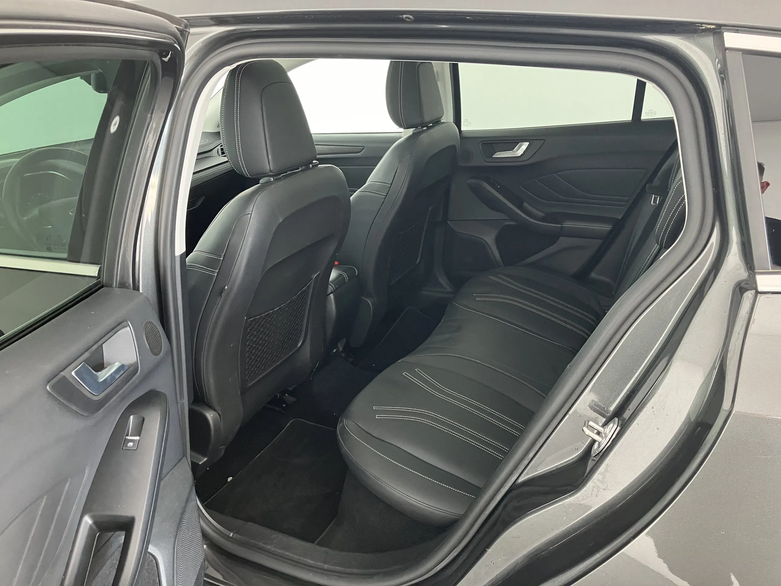 Ford Focus Traveller 1.5 EcoBlue Vignale | Bild 27 von 31