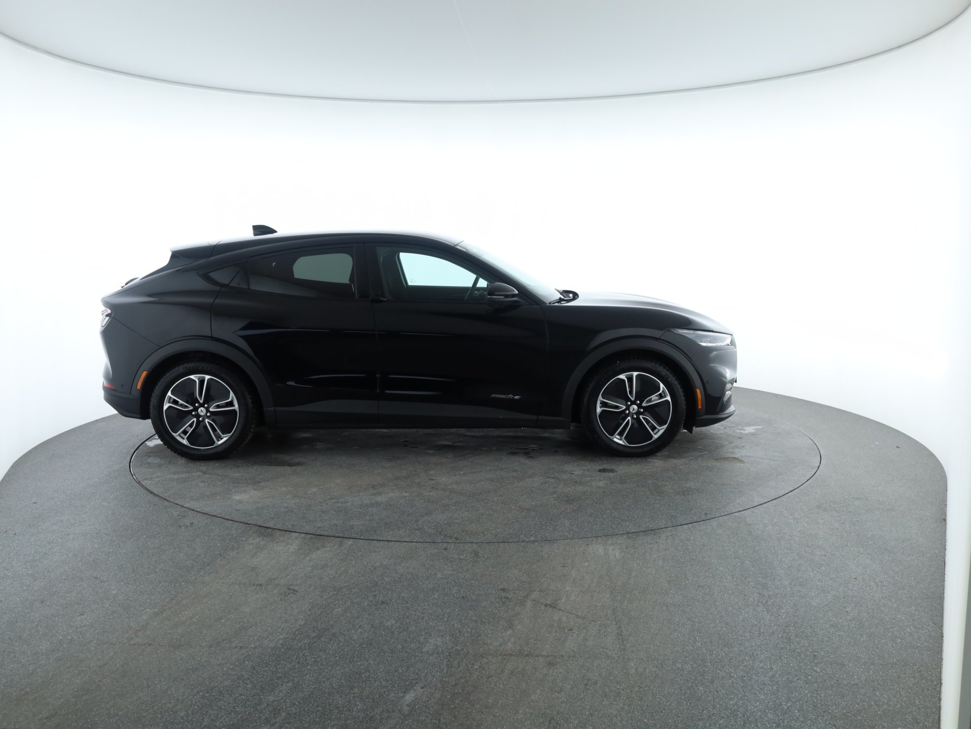 Ford Mustang Mach-E Elektro 72,6kWh Standard Range | Bild 4 von 30