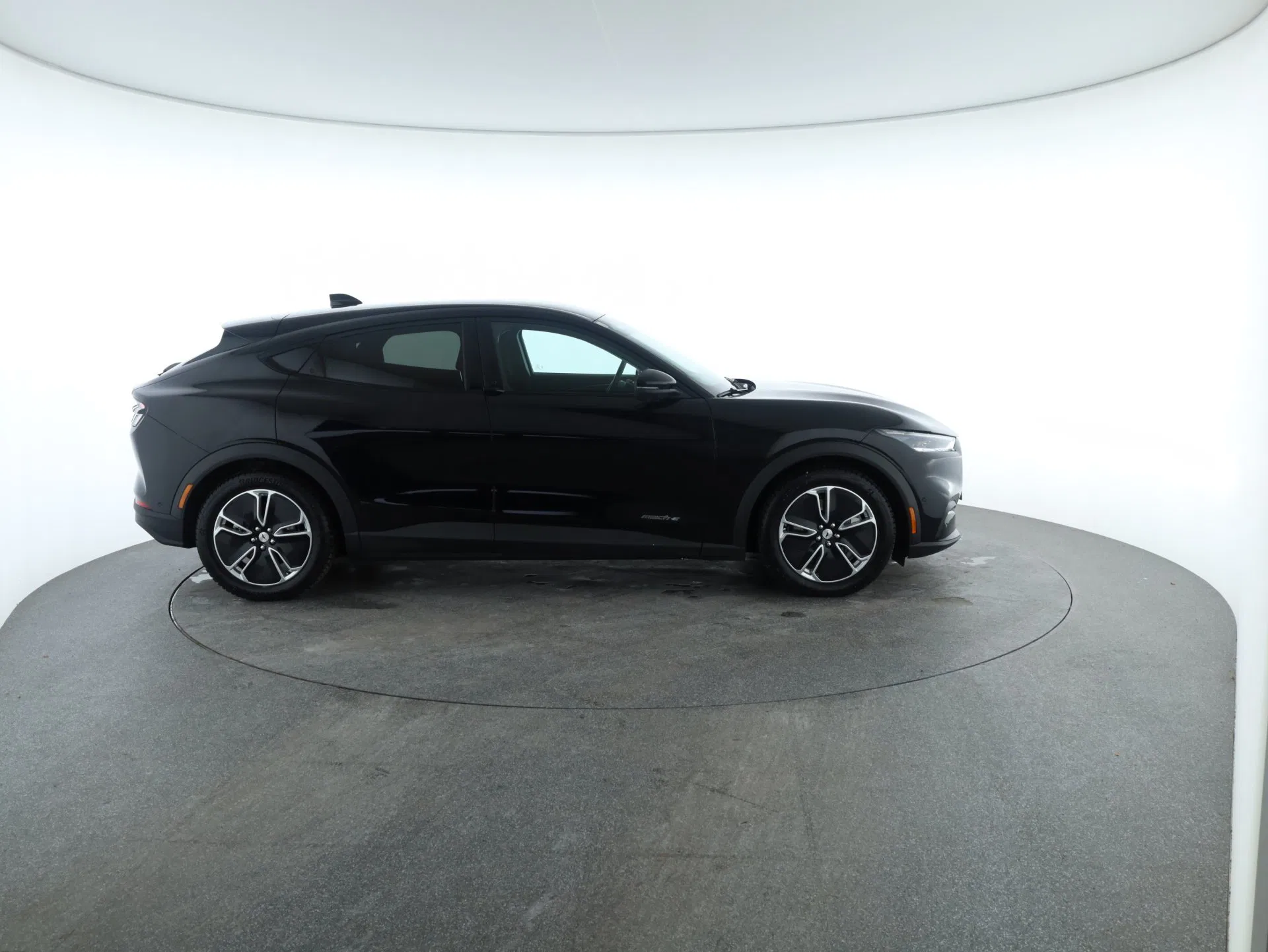 Ford Mustang Mach-E Elektro 72,6kWh Standard Range | Bild 4 von 30