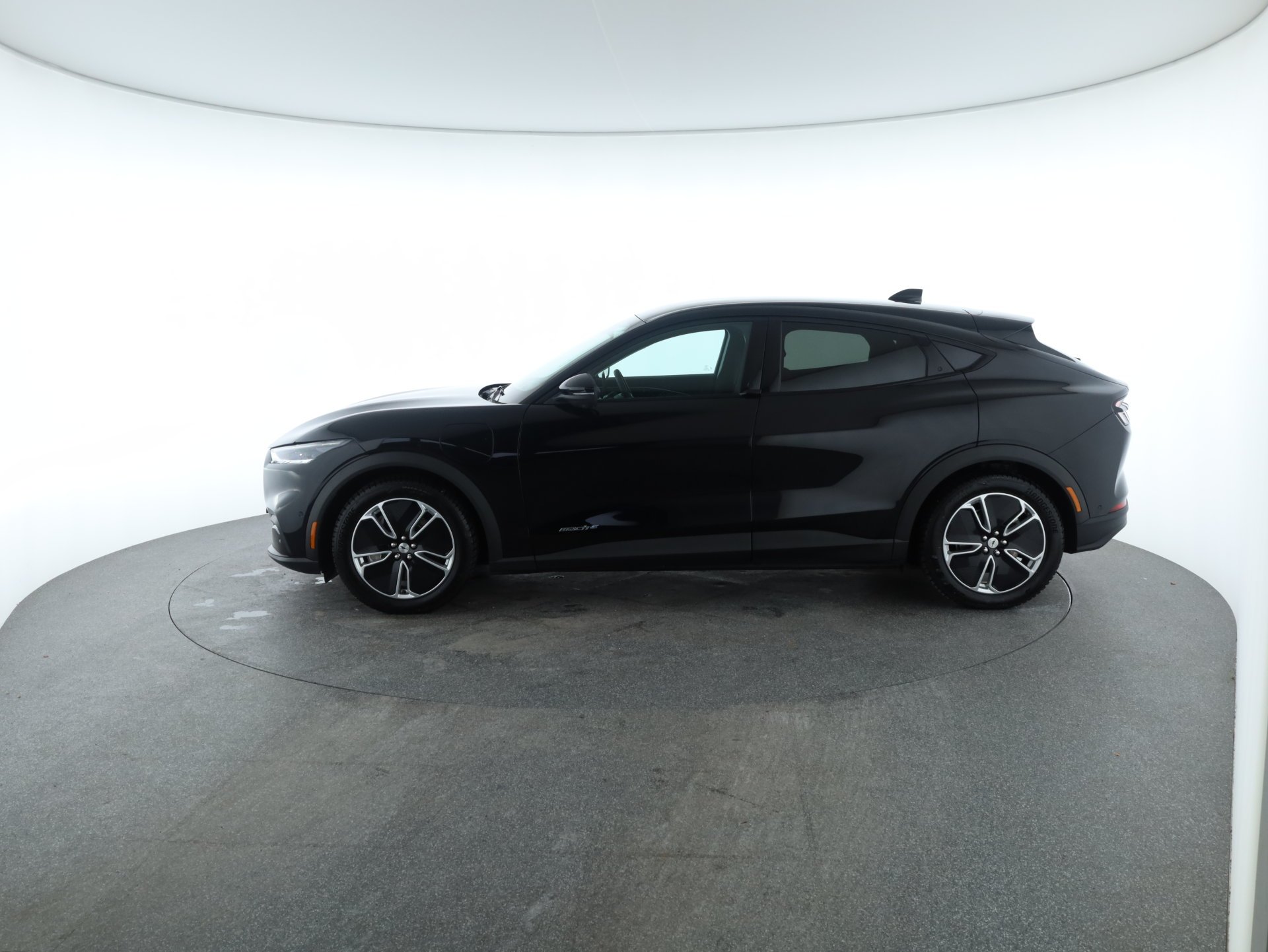 Ford Mustang Mach-E Elektro 72,6kWh Standard Range | Bild 8 von 30