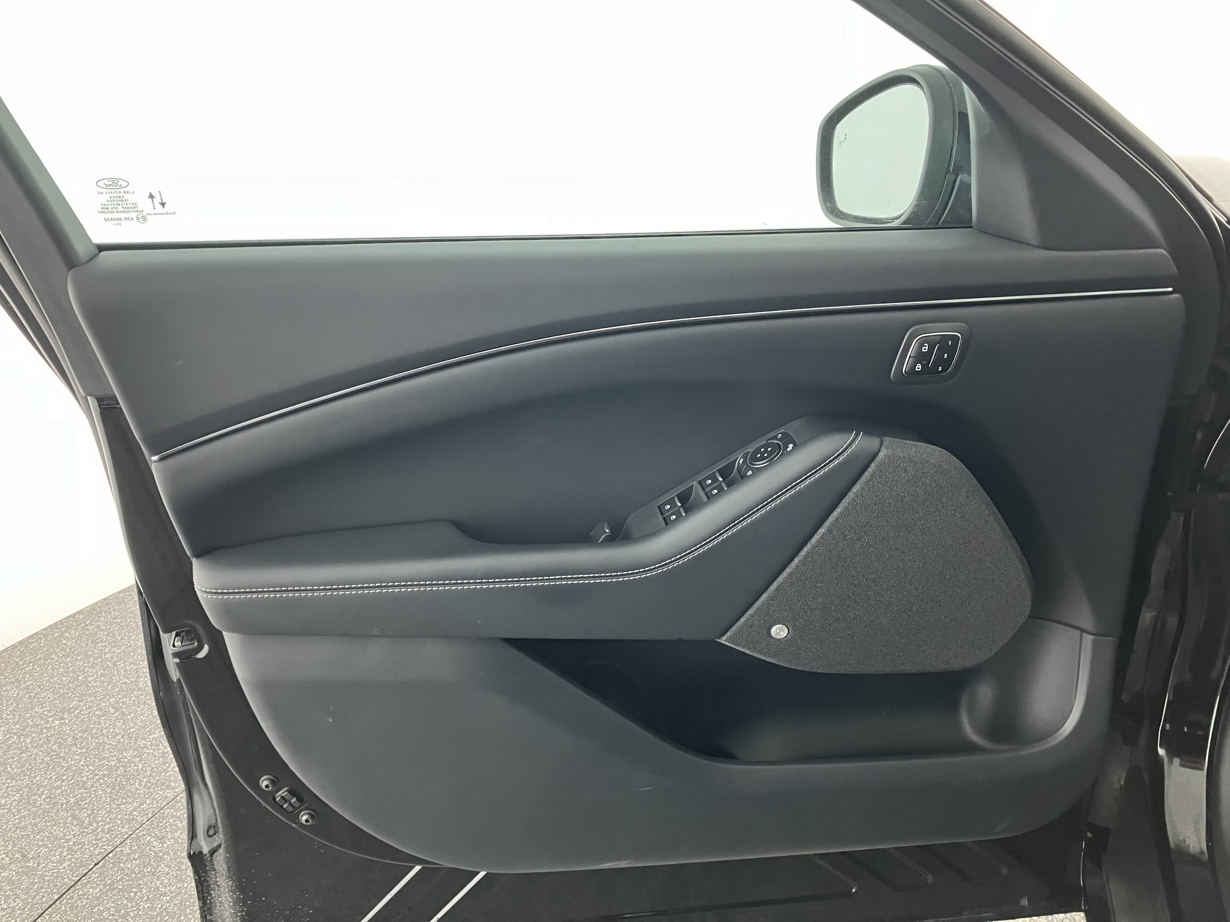 Ford Mustang Mach-E Elektro 72,6kWh Standard Range | Bild 9 von 30