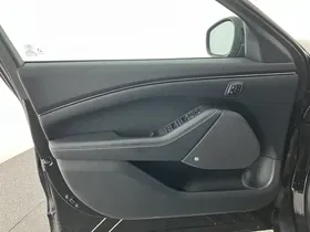 Ford Mustang Mach-E Elektro 72,6kWh Standard Range | Thumbnail 9 von 30