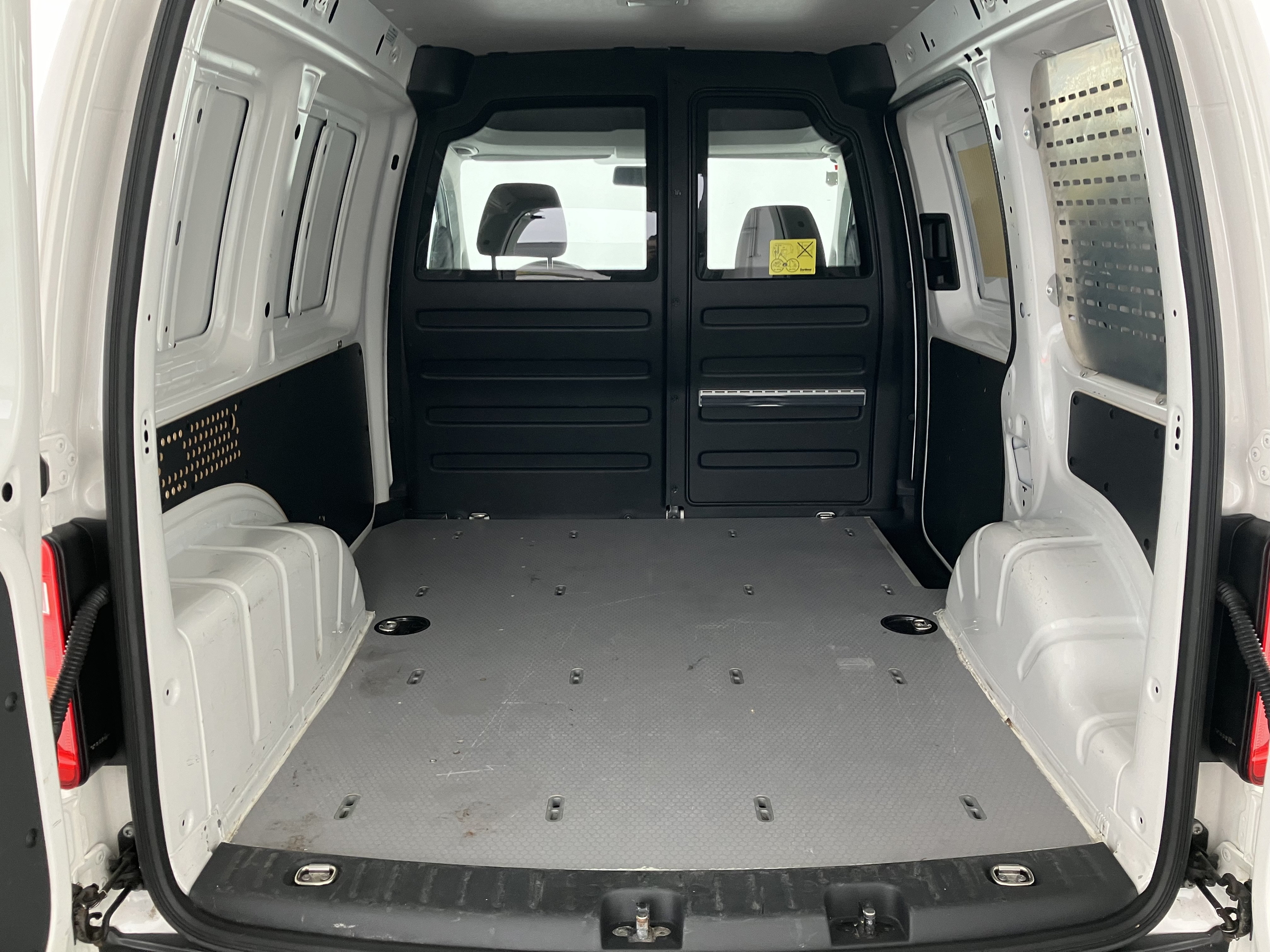 VW Caddy Nfz Kasten 2.0 TDI 4Motion BMT Kasten | Bild 11 von 25