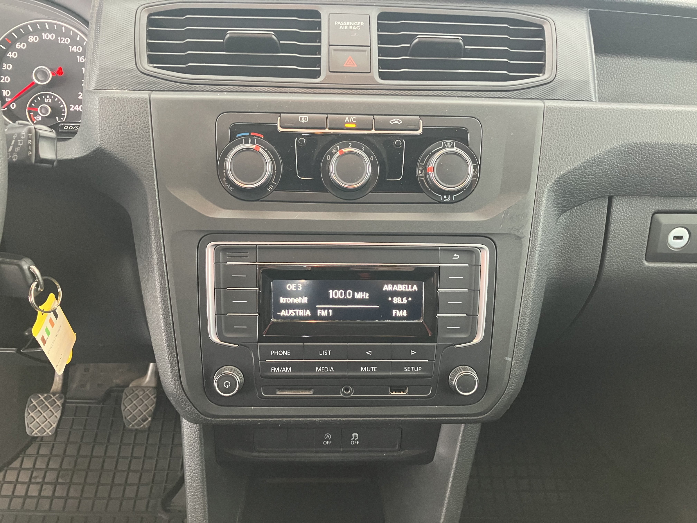 VW Caddy Nfz Kasten 2.0 TDI 4Motion BMT Kasten | Bild 9 von 25