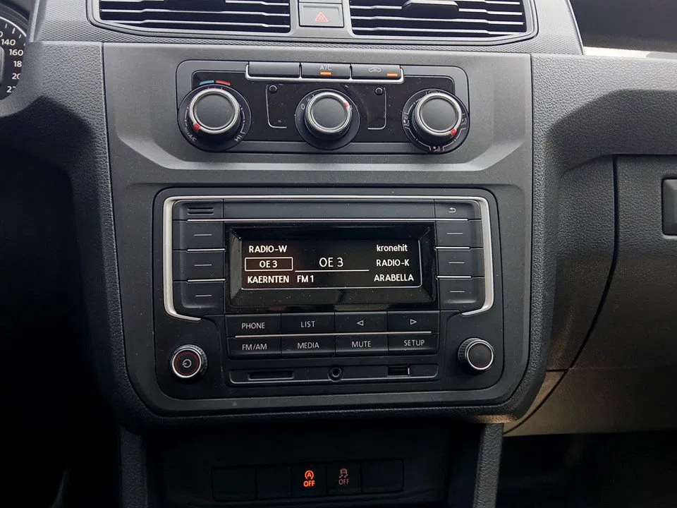 VW Caddy Cargo Kasten 2.0 TDI | Bild 11 von 14