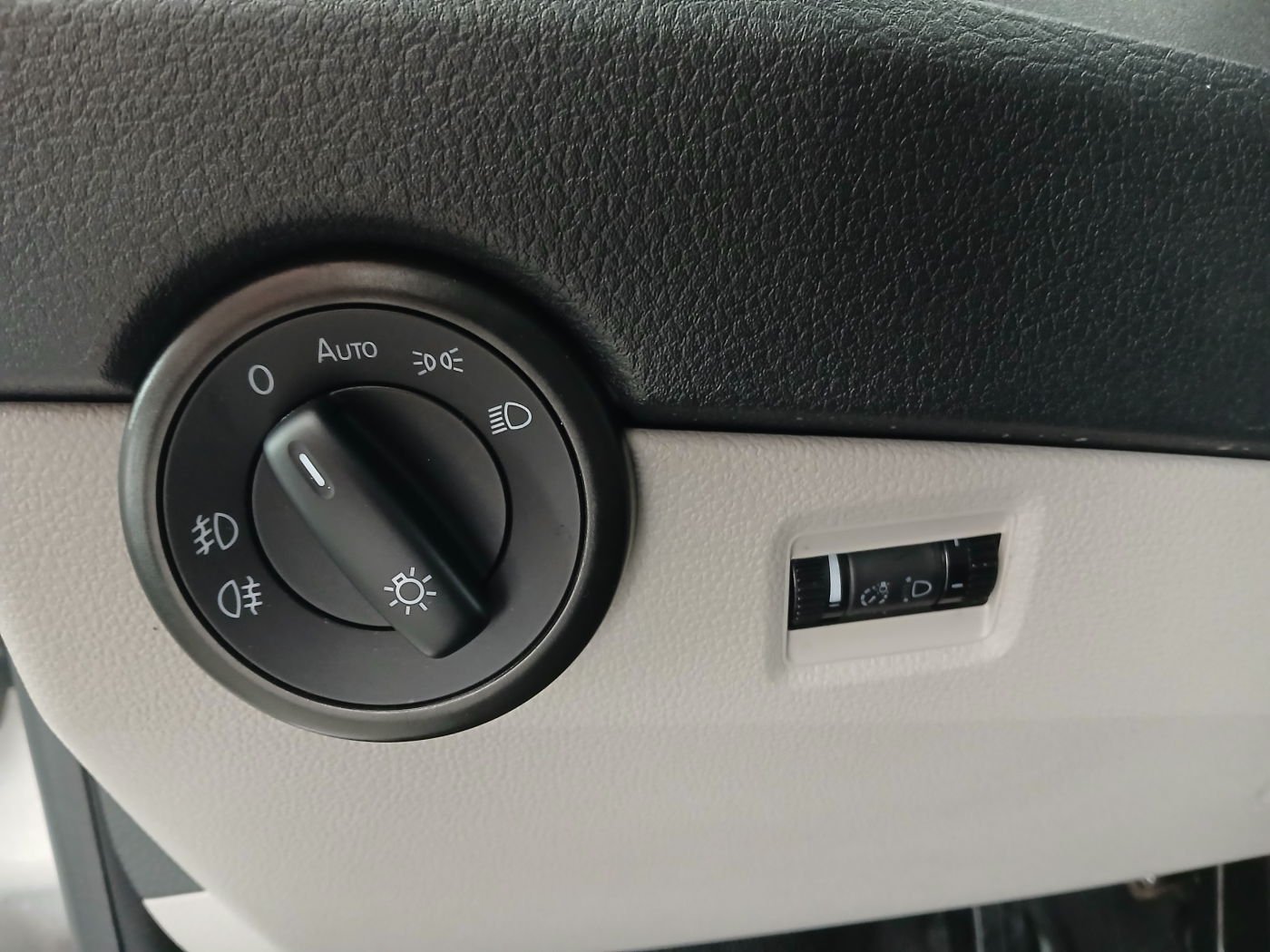 VW T6 Transporter Kasten- 2.0 TDI 4Motion Kombi lang | Bild 14 von 29