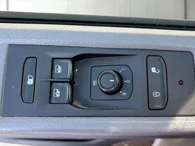 VW Transporter 2.0 TDI 4Motion | Thumbnail 9 von 19