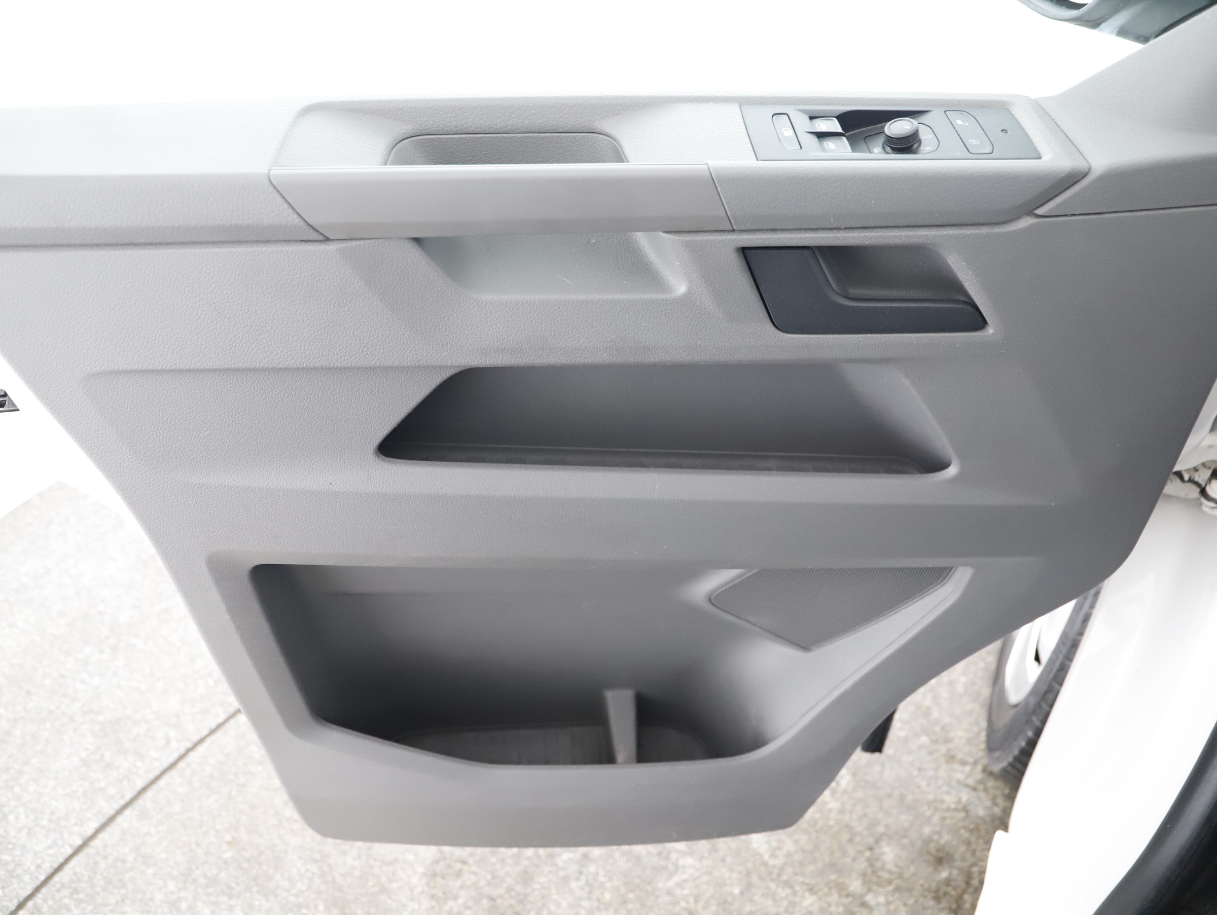 VW T6.1 Transporter 2.0 TDI Kasten | Bild 13 von 20