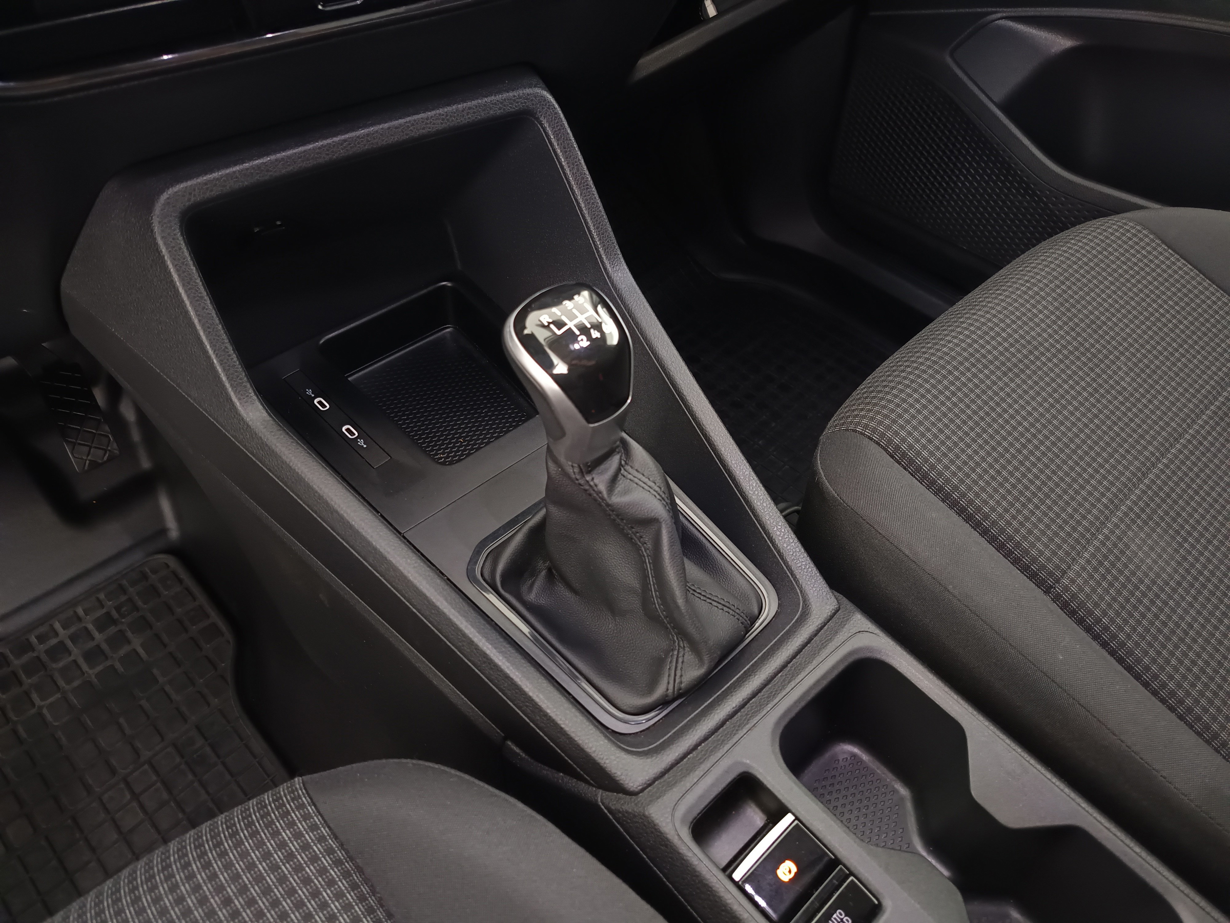 VW Caddy Cargo TDI | Bild 24 von 28