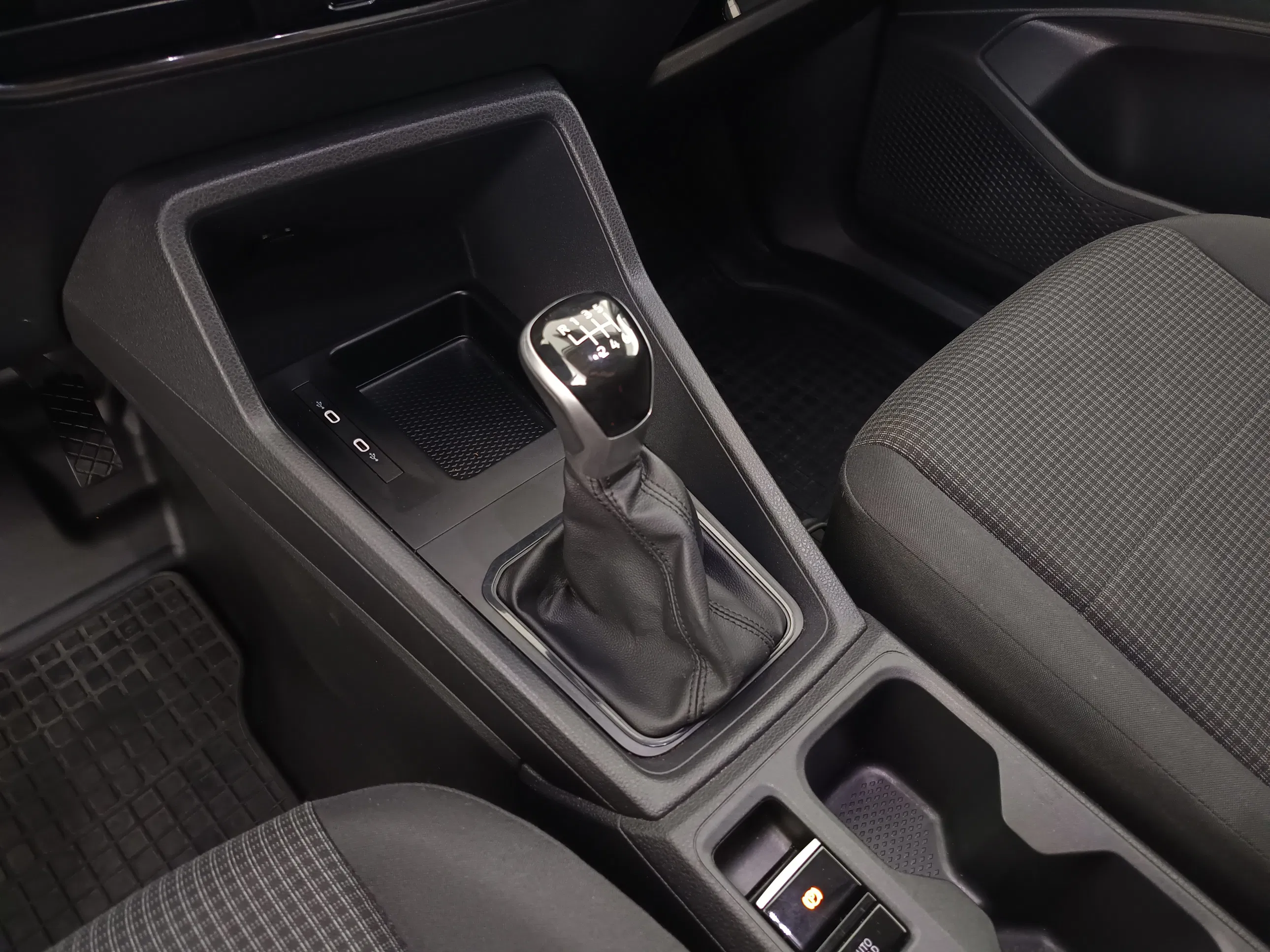 VW Caddy Cargo TDI | Bild 24 von 28