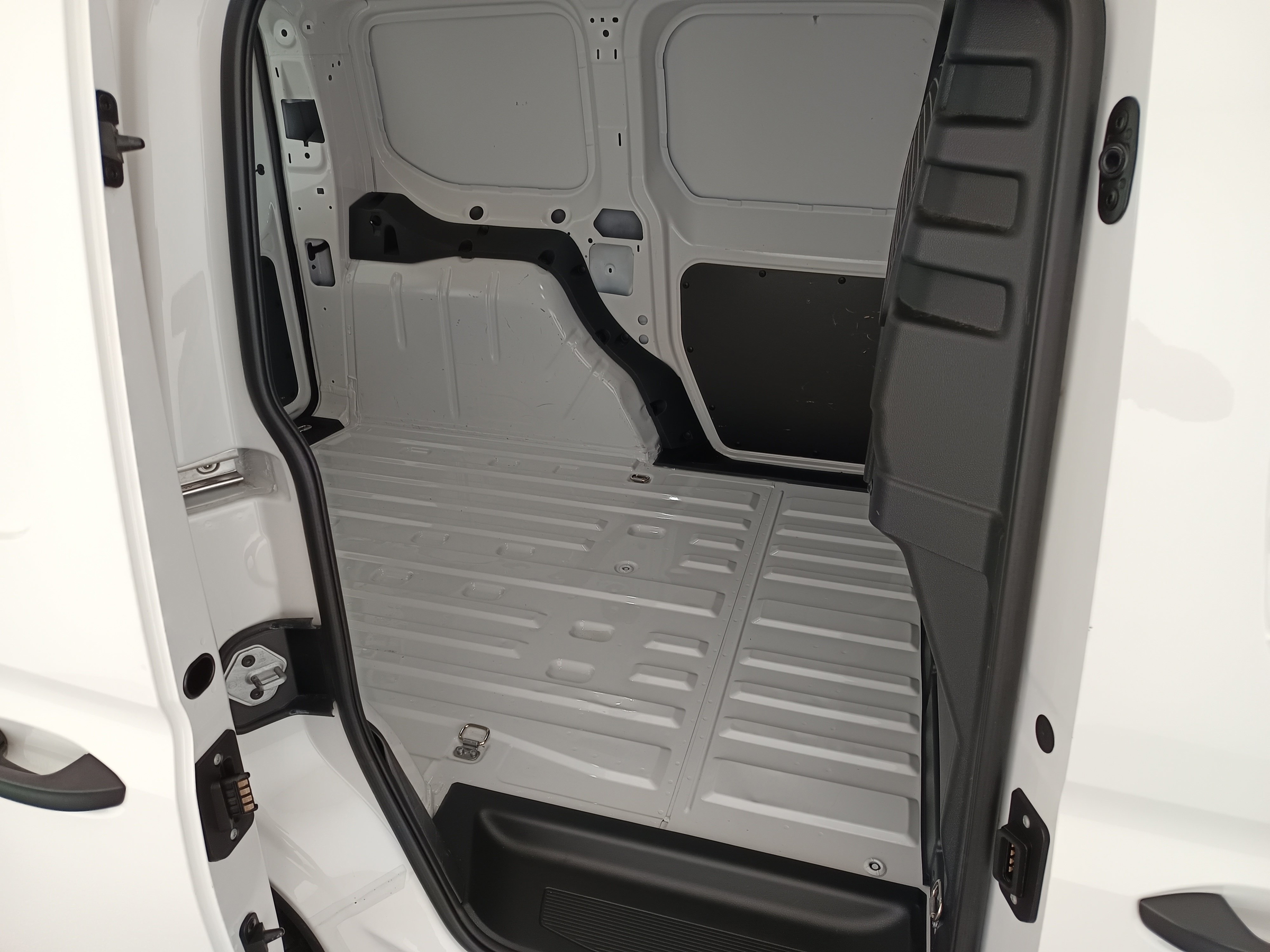 VW Caddy Cargo TDI | Bild 25 von 28