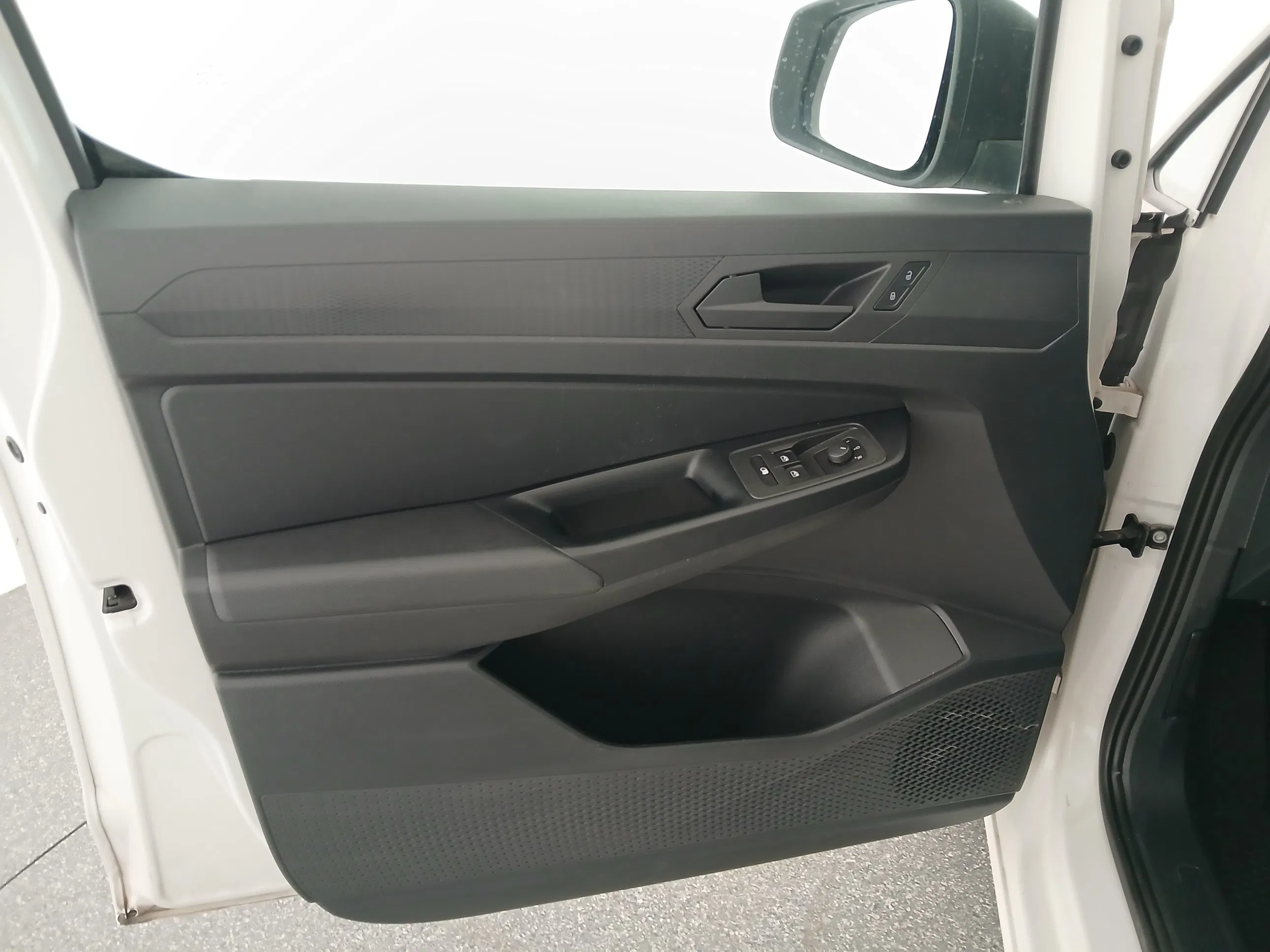 VW Caddy 2.0 TDI Cargo | Bild 10 von 23