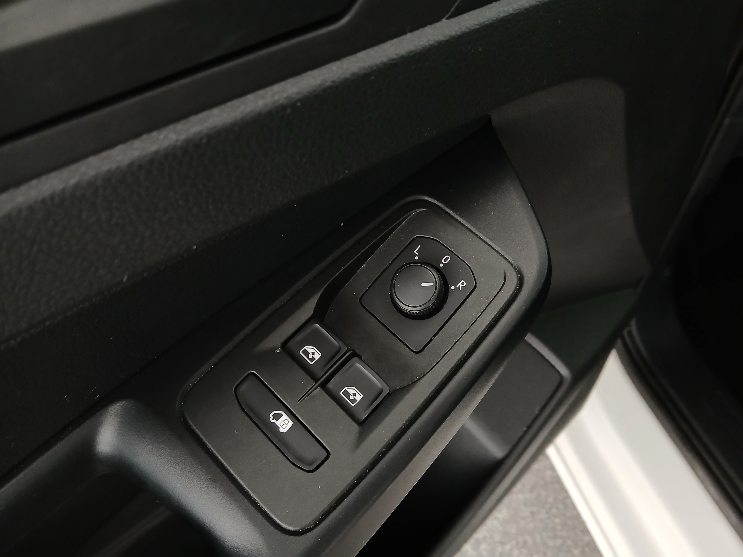 VW Caddy 2.0 TDI Cargo | Bild 11 von 23