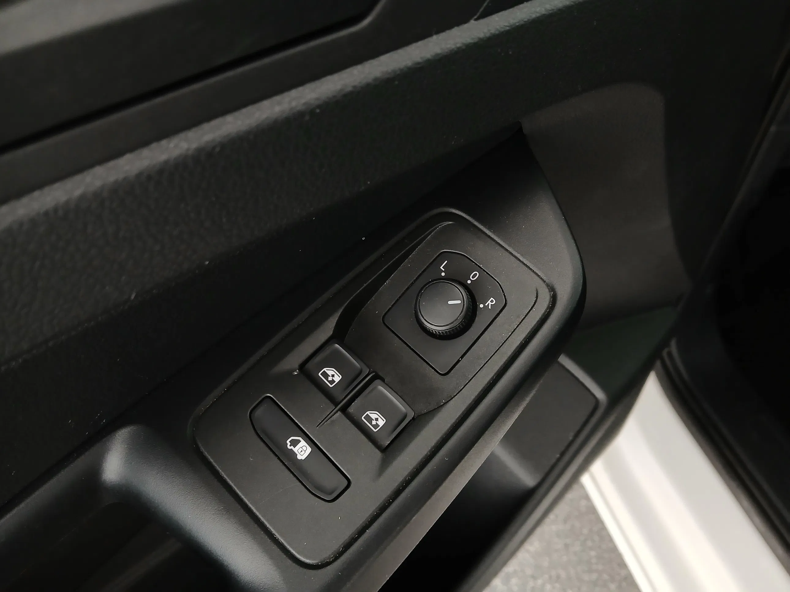 VW Caddy 2.0 TDI Cargo | Bild 11 von 23