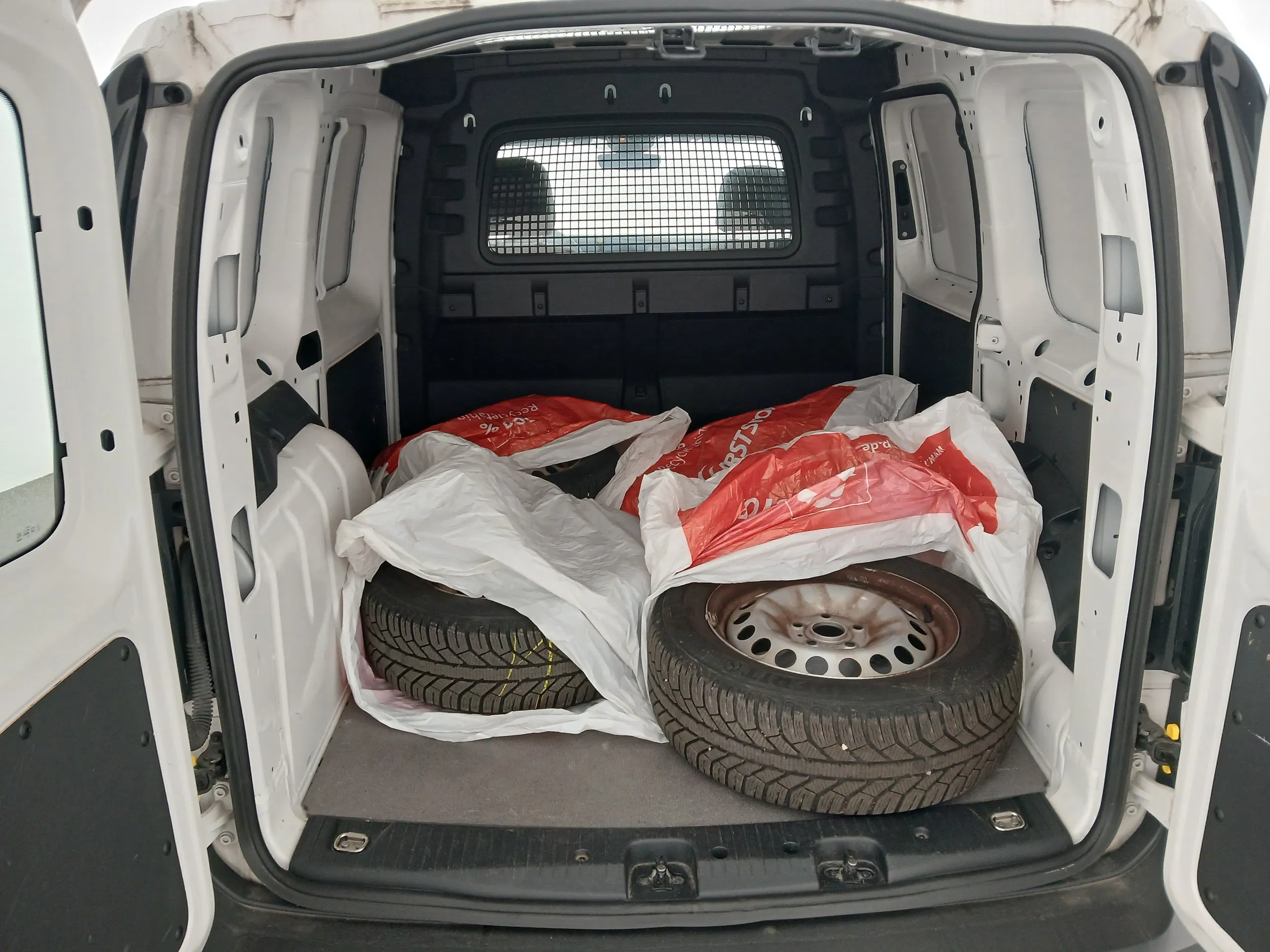 VW Caddy 2.0 TDI Cargo | Bild 23 von 23