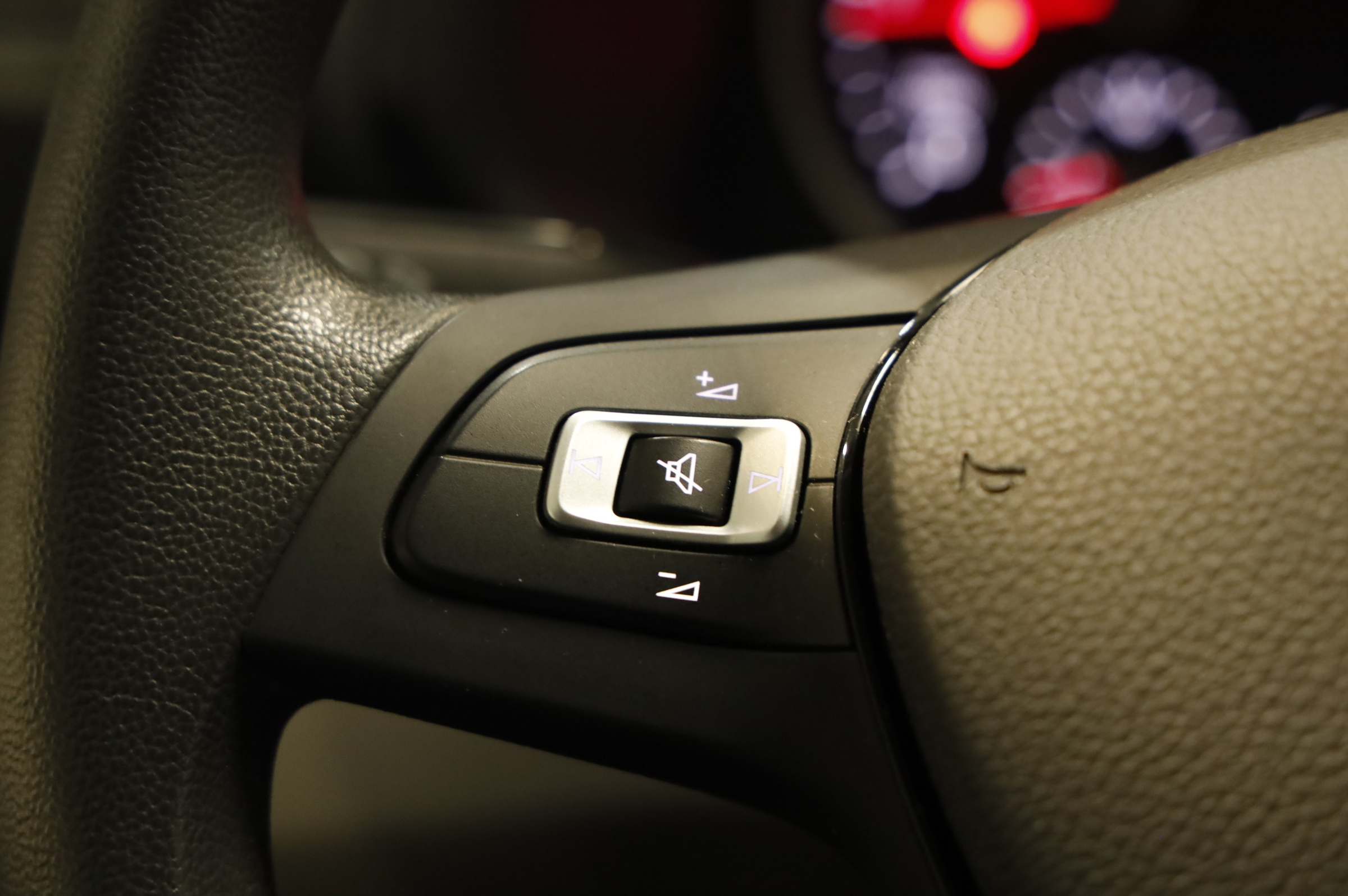 VW Crafter 30 2.0 TDI Kasten FWD mittellang | Bild 13 von 25