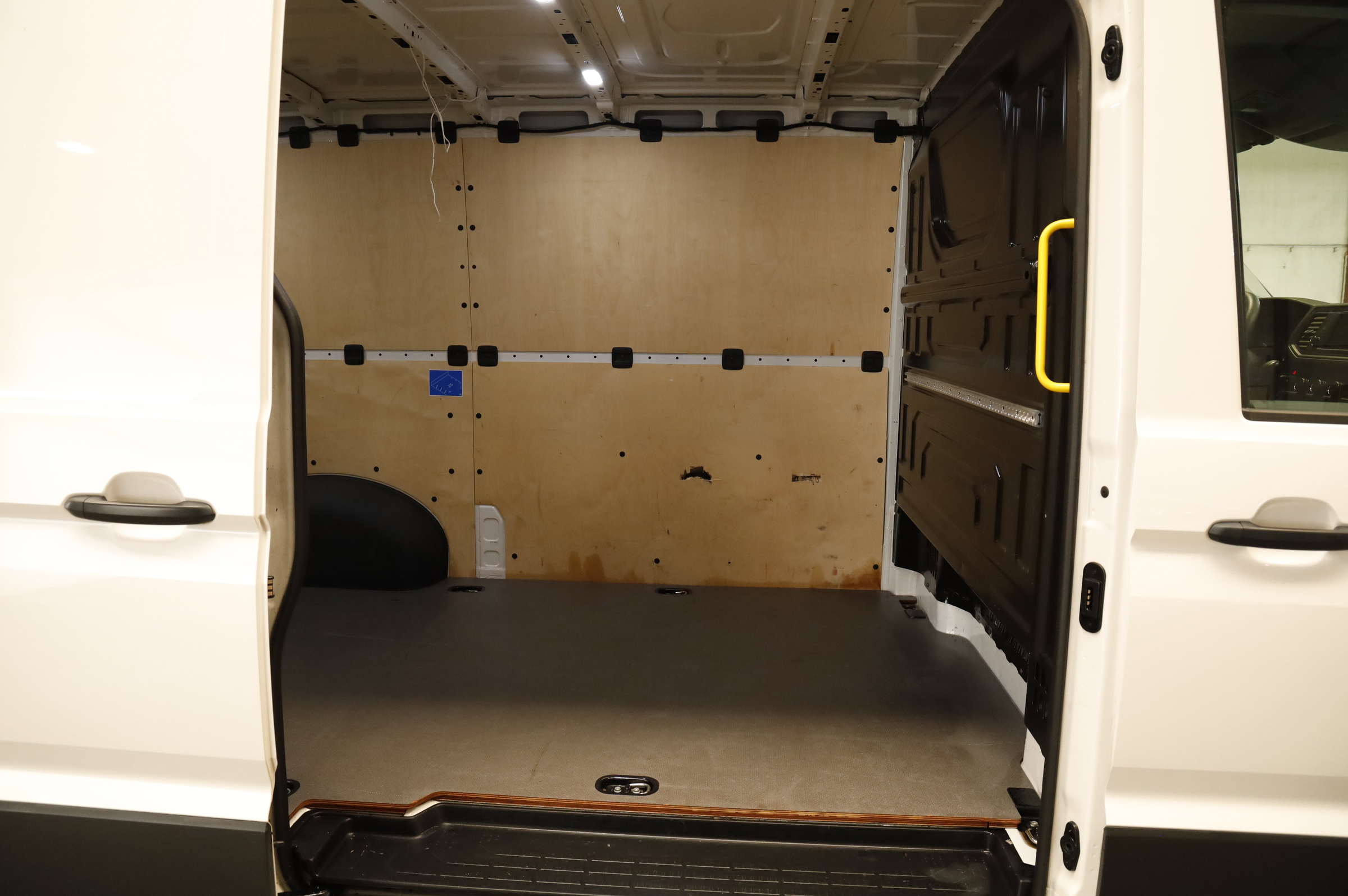 VW Crafter 30 2.0 TDI Kasten FWD mittellang | Bild 21 von 25