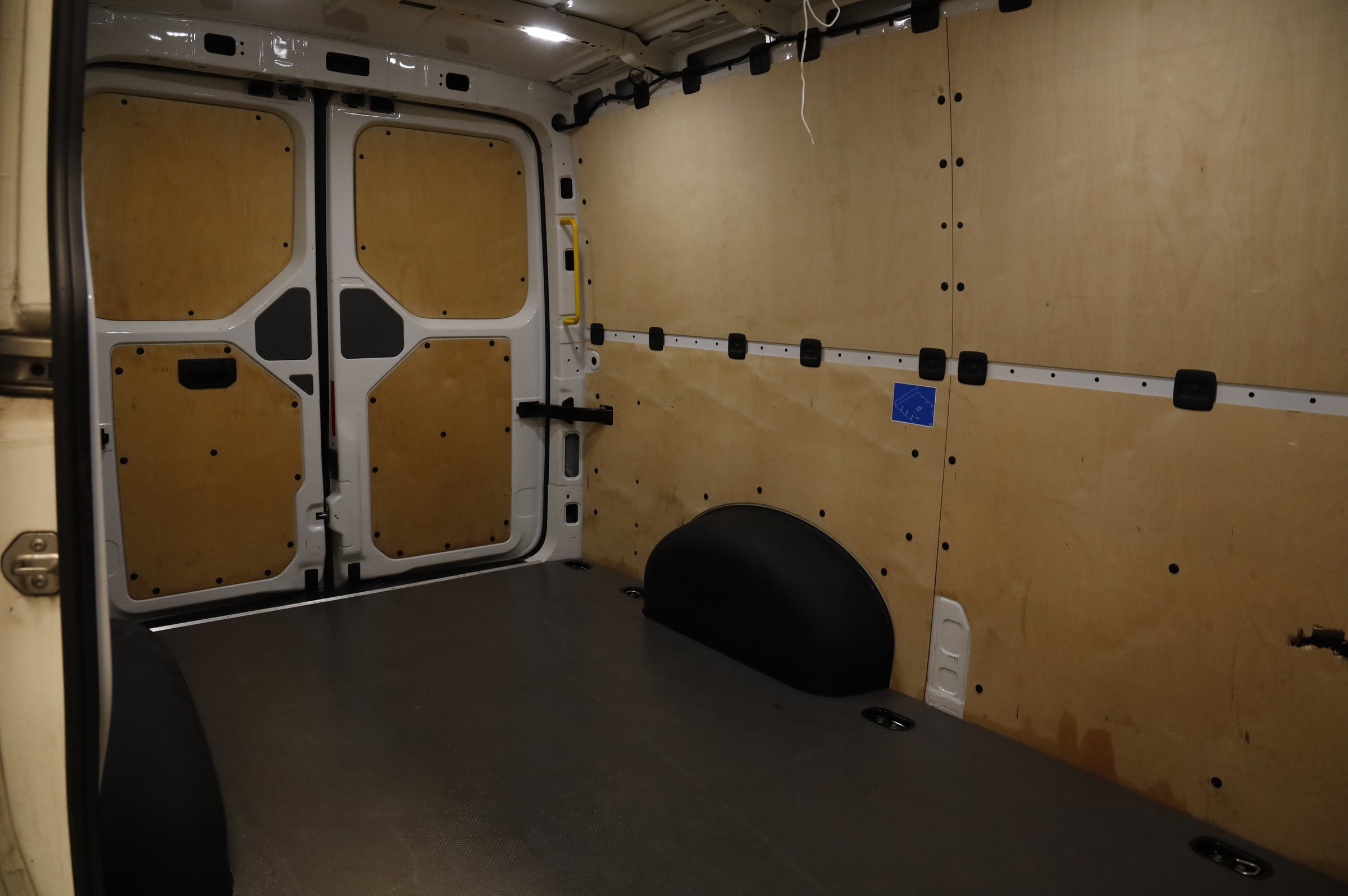 VW Crafter 30 2.0 TDI Kasten FWD mittellang | Bild 22 von 25